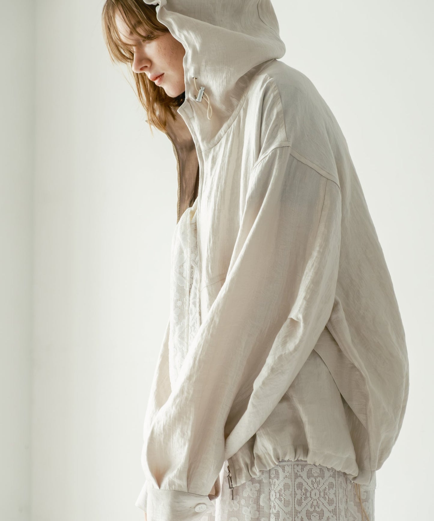shiny hoodie blouson / WHT26HJK4055