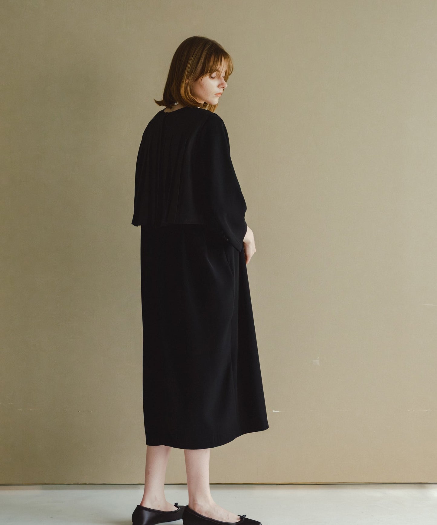 pleats vest dress / WHT26HOP4077