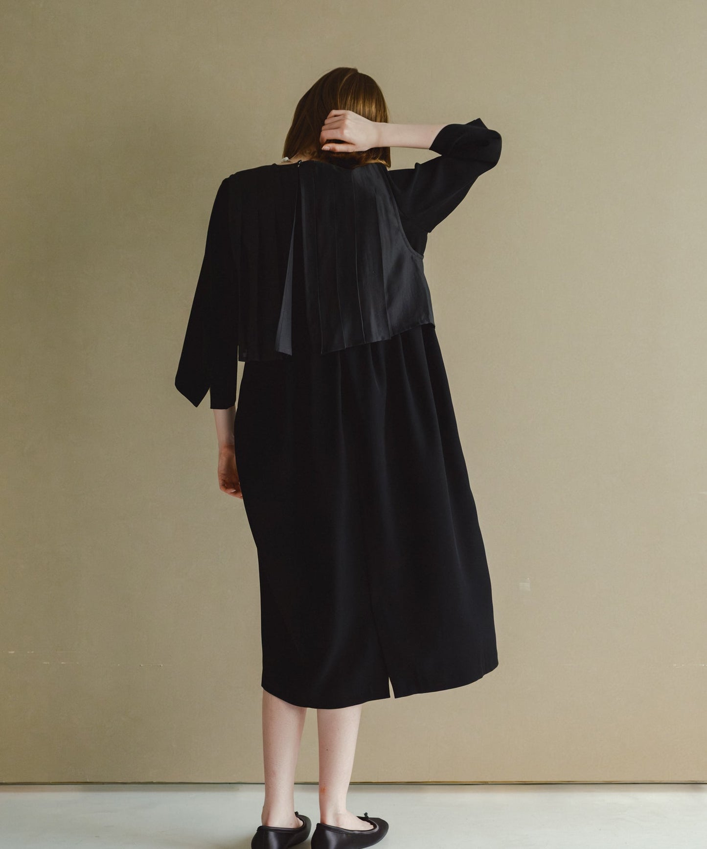 pleats vest dress / WHT26HOP4077