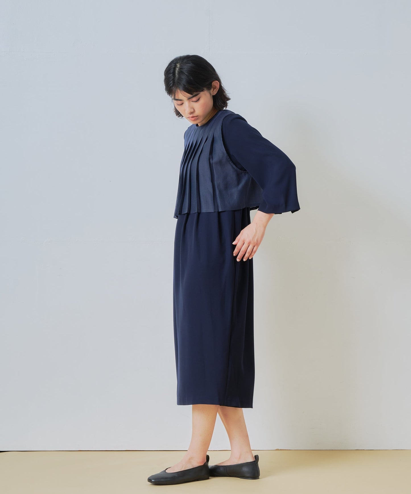 pleats vest dress / WHT26HOP4077