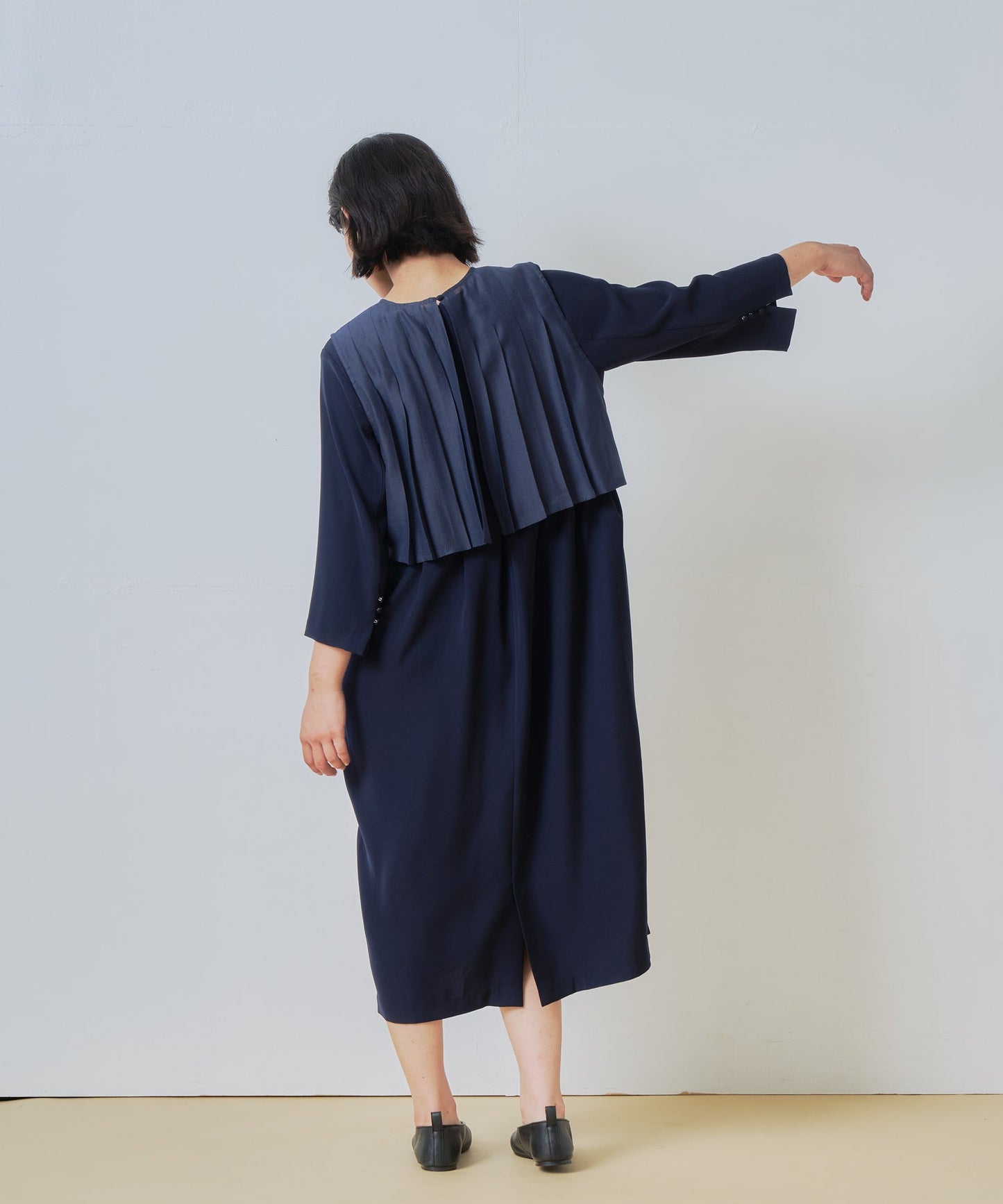 pleats vest dress / WHT26HOP4077