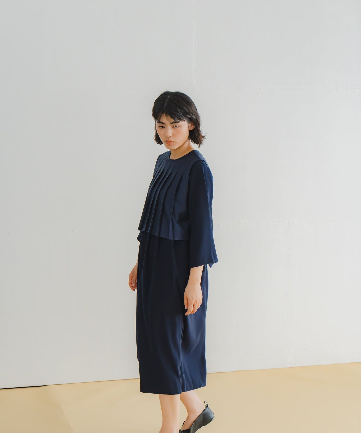 pleats vest dress / WHT26HOP4077