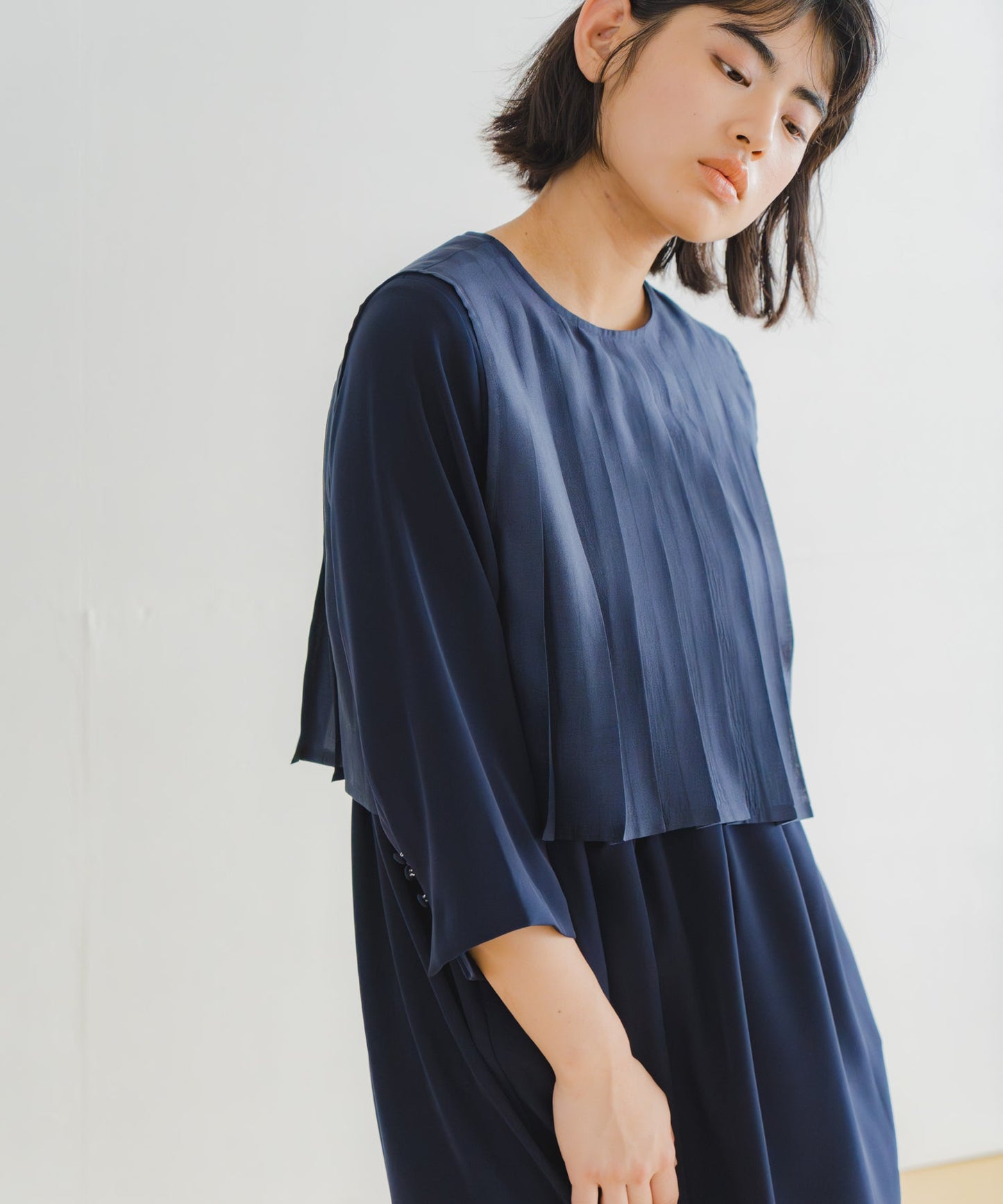 pleats vest dress / WHT26HOP4077
