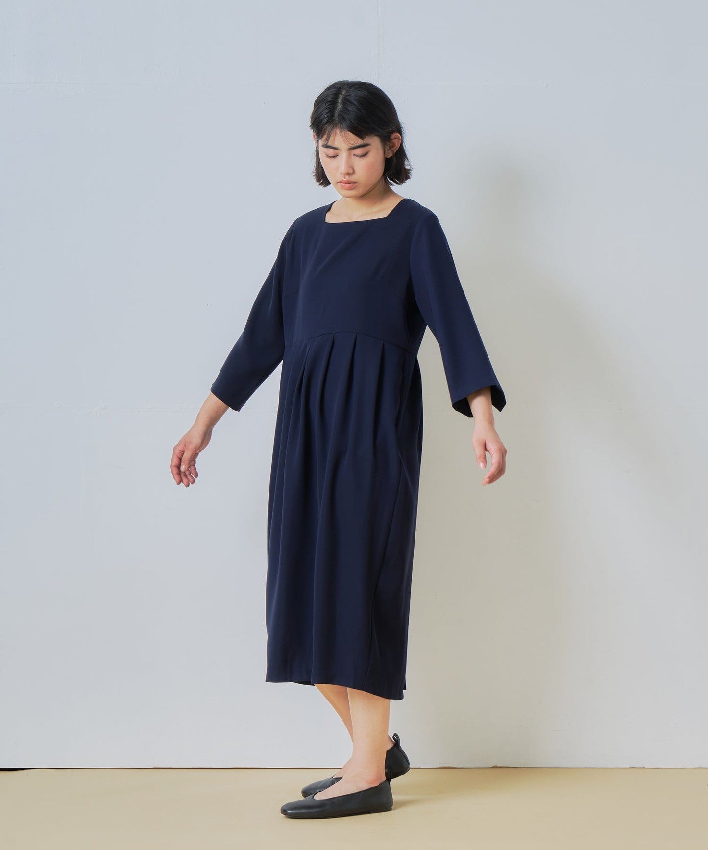 pleats vest dress / WHT26HOP4077