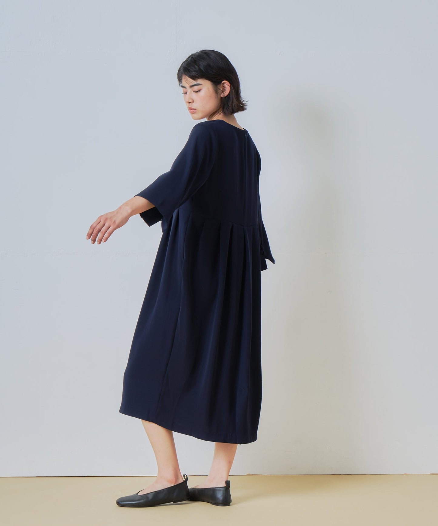 pleats vest dress / WHT26HOP4077
