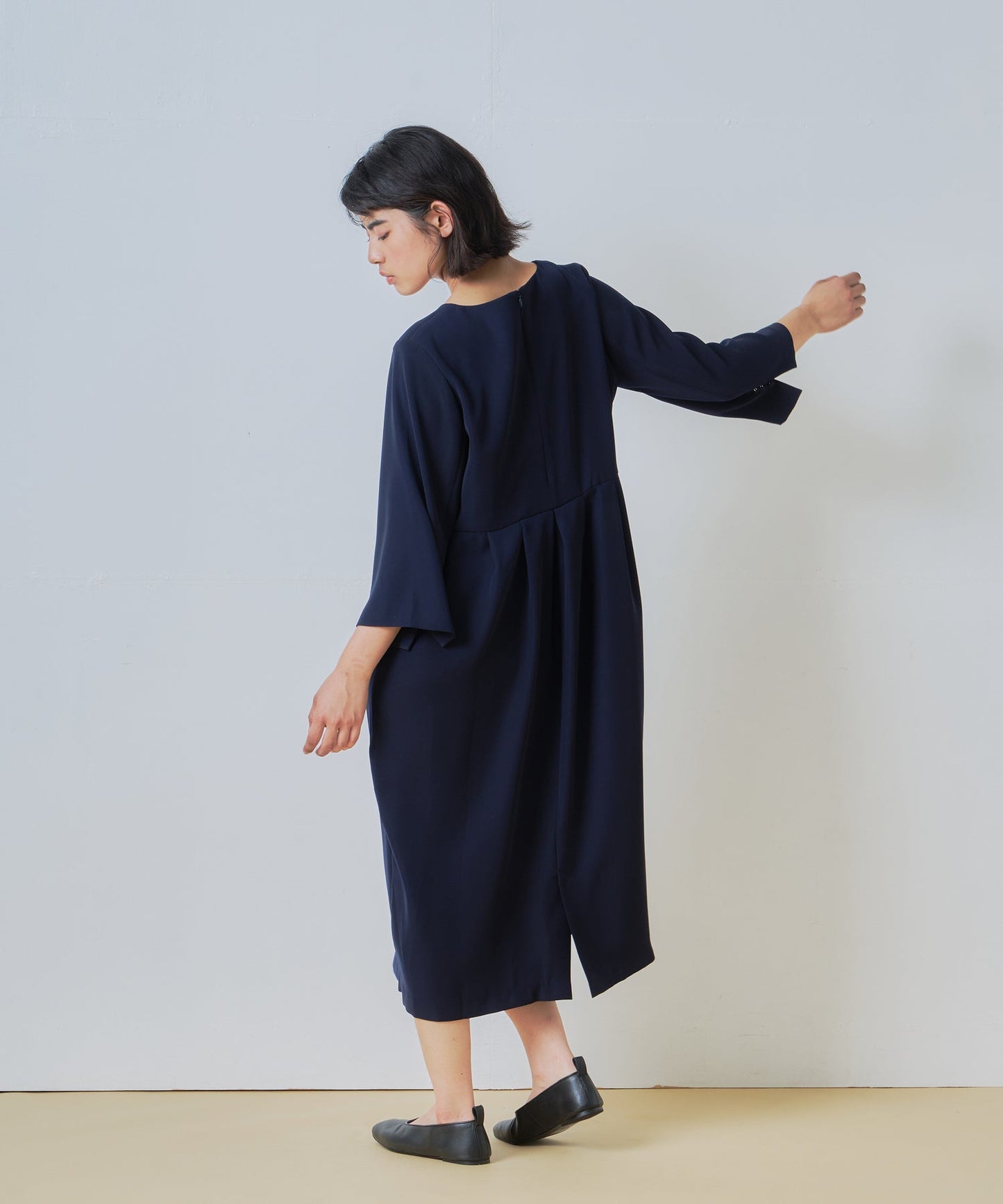 pleats vest dress / WHT26HOP4077