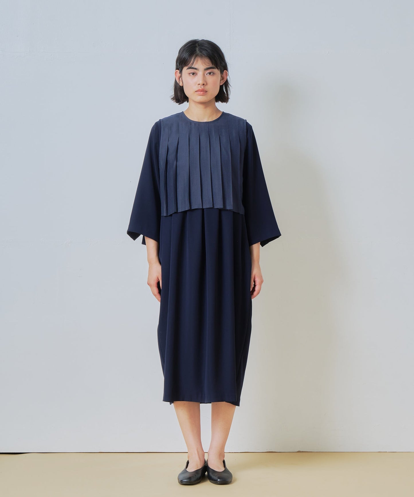 pleats vest dress / WHT26HOP4077