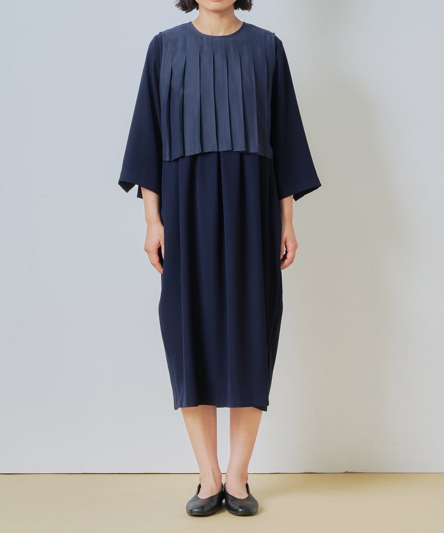 pleats vest dress / WHT26HOP4077