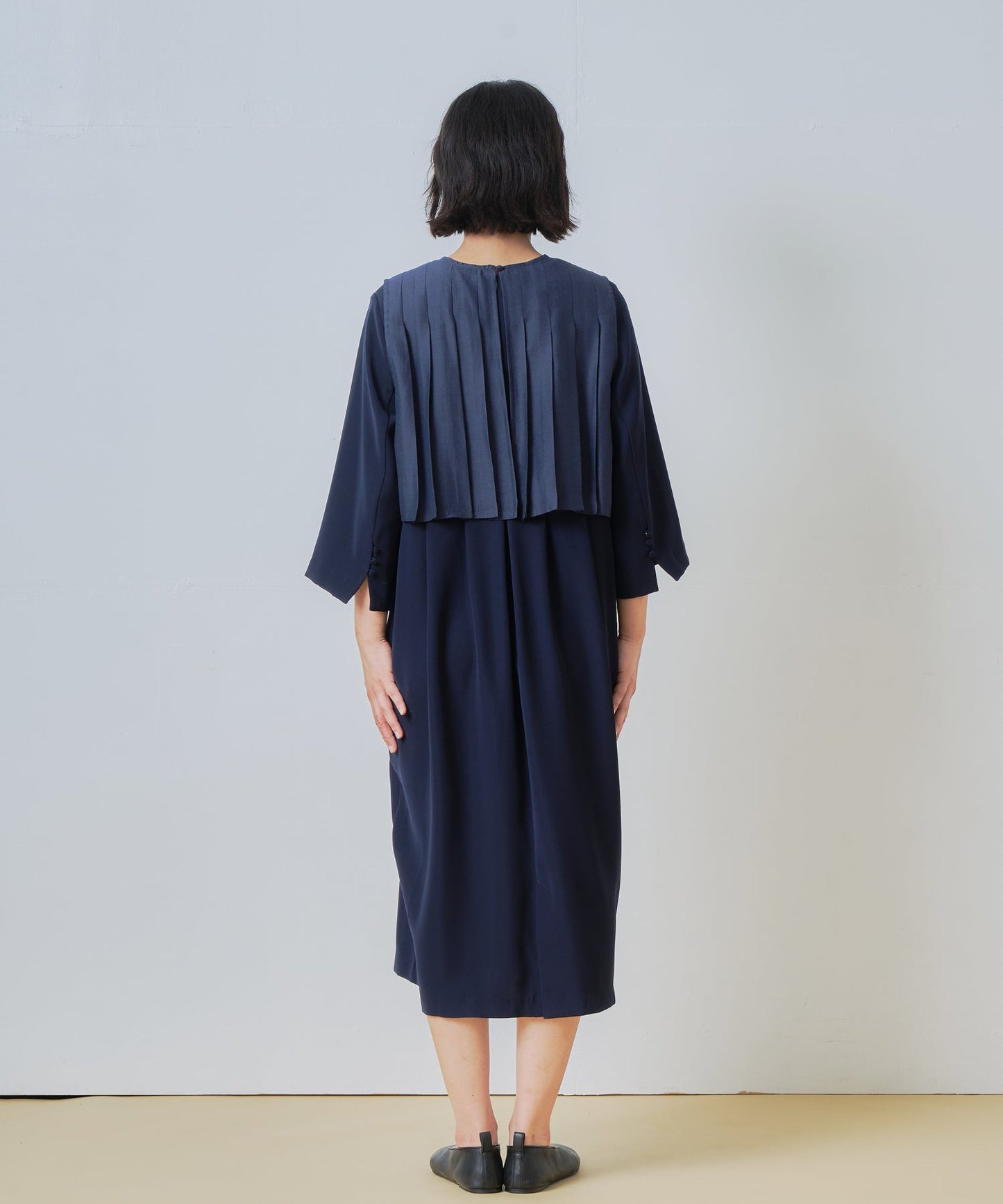 pleats vest dress / WHT26HOP4077