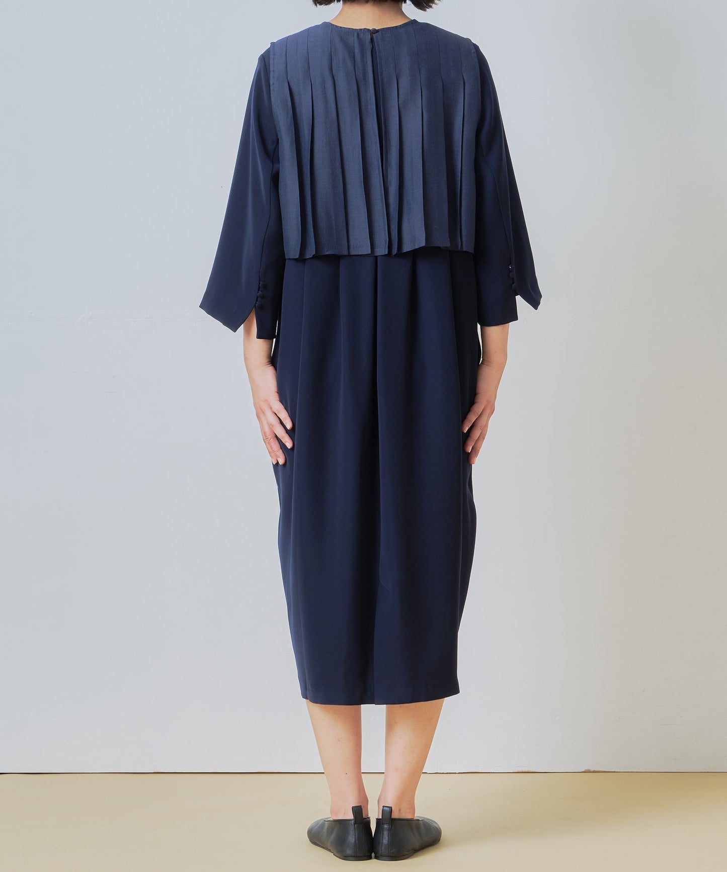 pleats vest dress / WHT26HOP4077