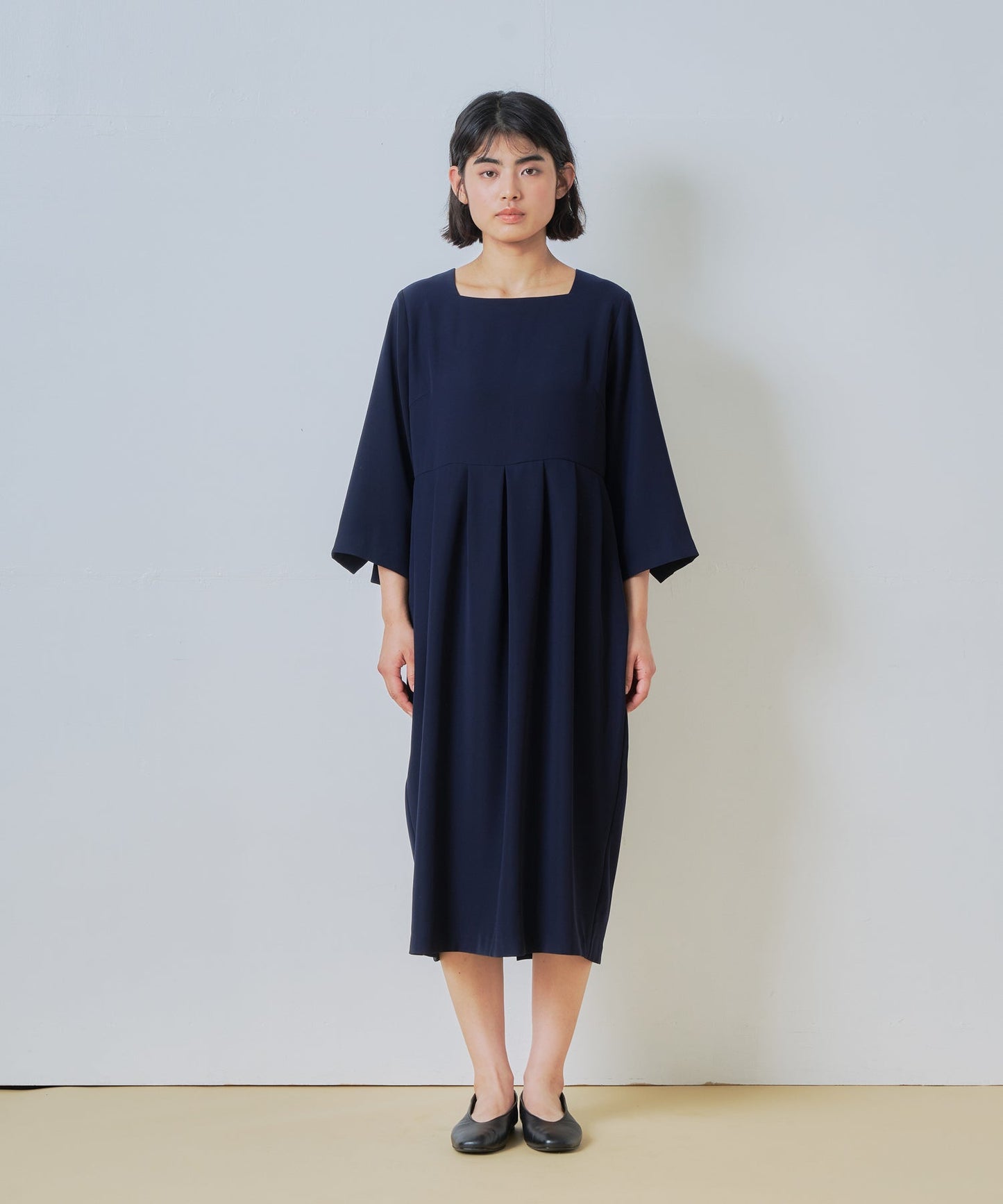 pleats vest dress / WHT26HOP4077