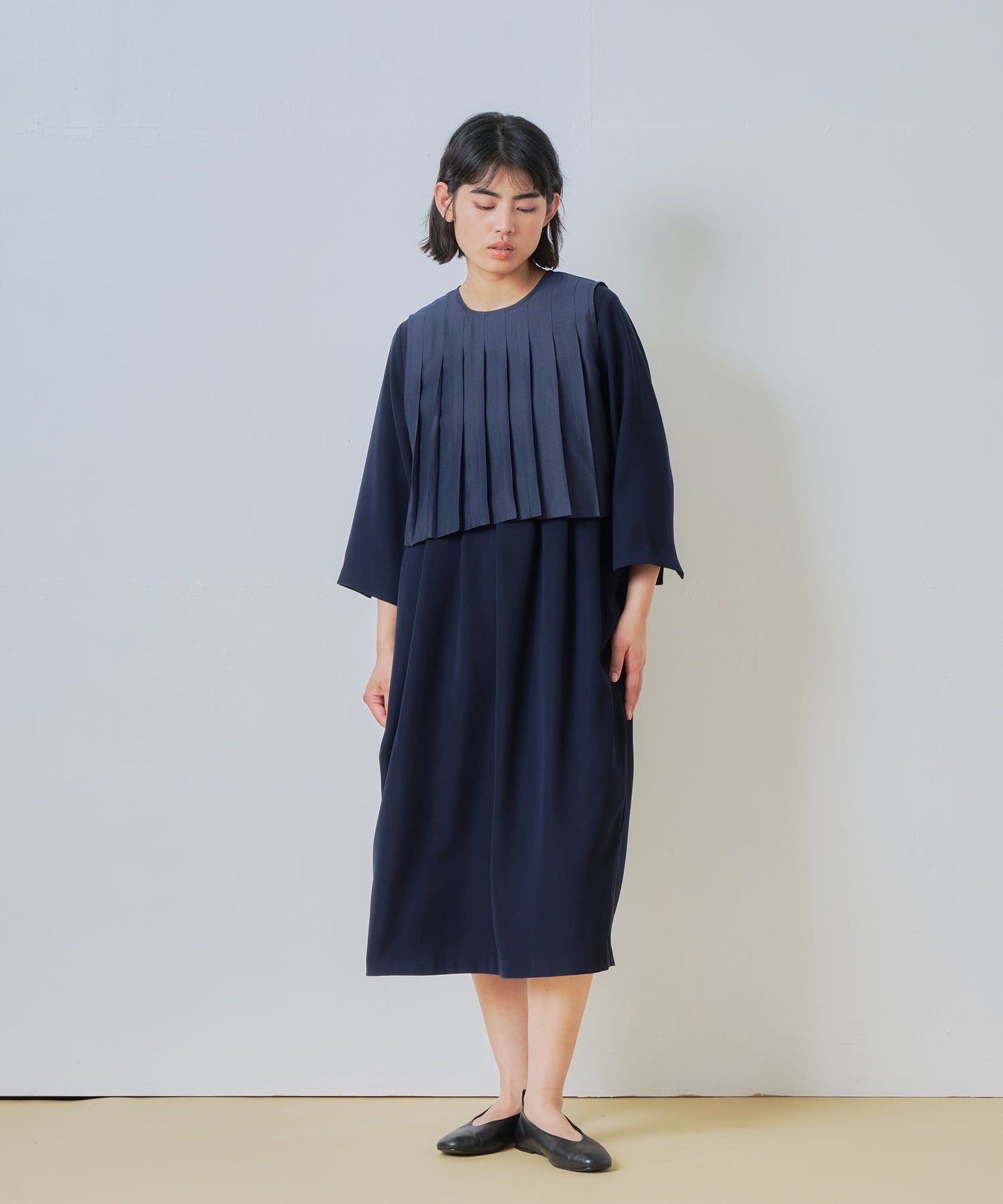 pleats vest dress / WHT26HOP4077