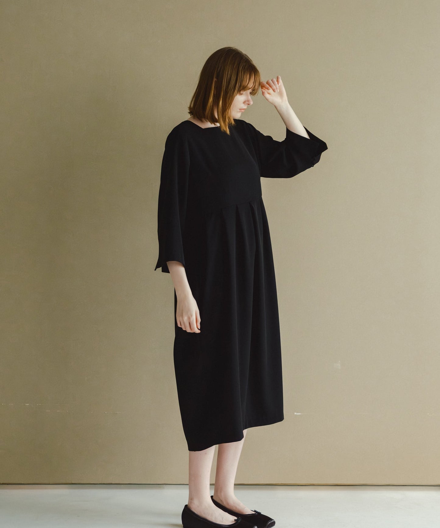 pleats vest dress / WHT26HOP4077