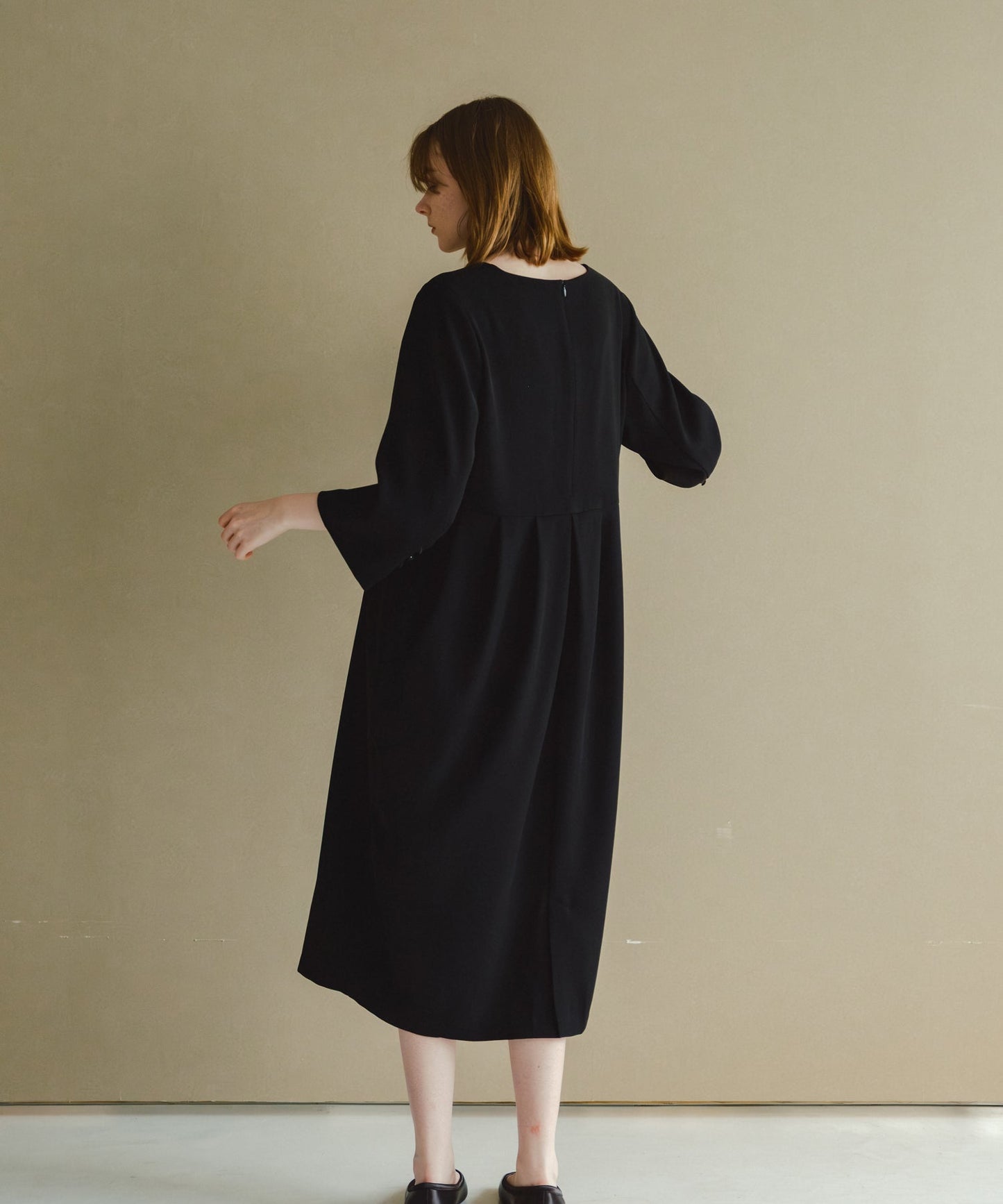 pleats vest dress / WHT26HOP4077