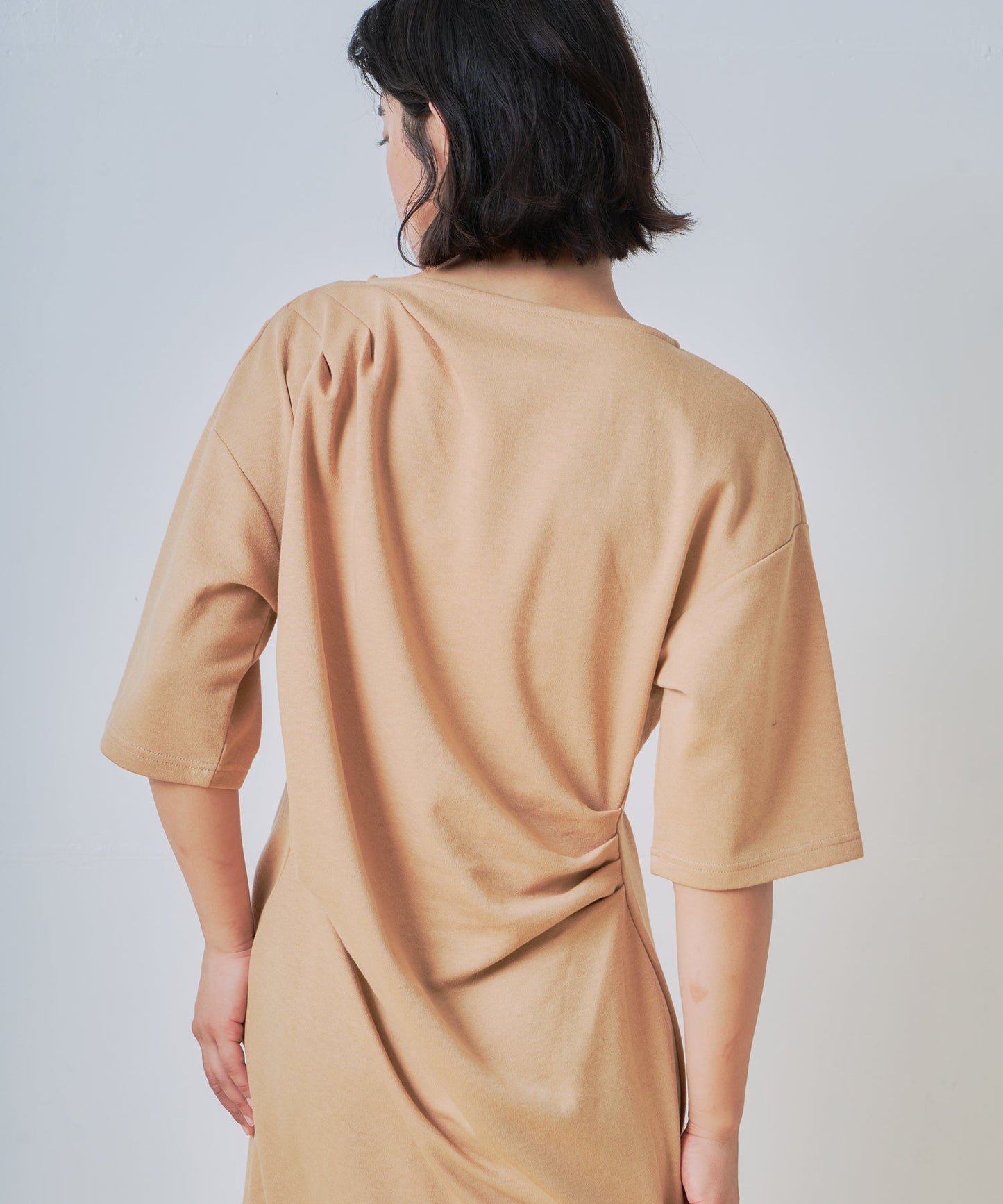 asymmetry tuck dress / WHT26HOP4078