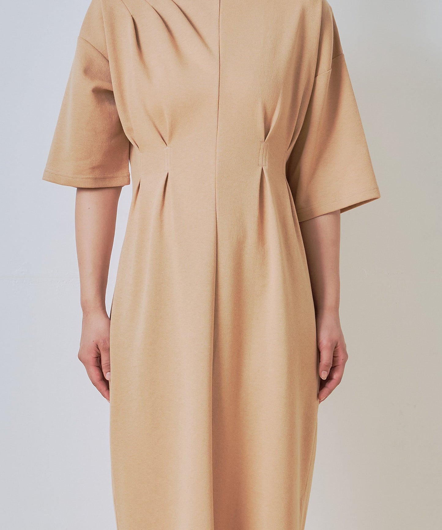 asymmetry tuck dress / WHT26HOP4078