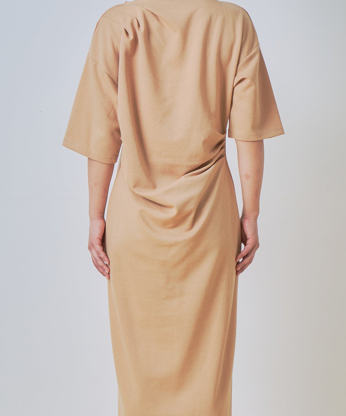 asymmetry tuck dress / WHT26HOP4078