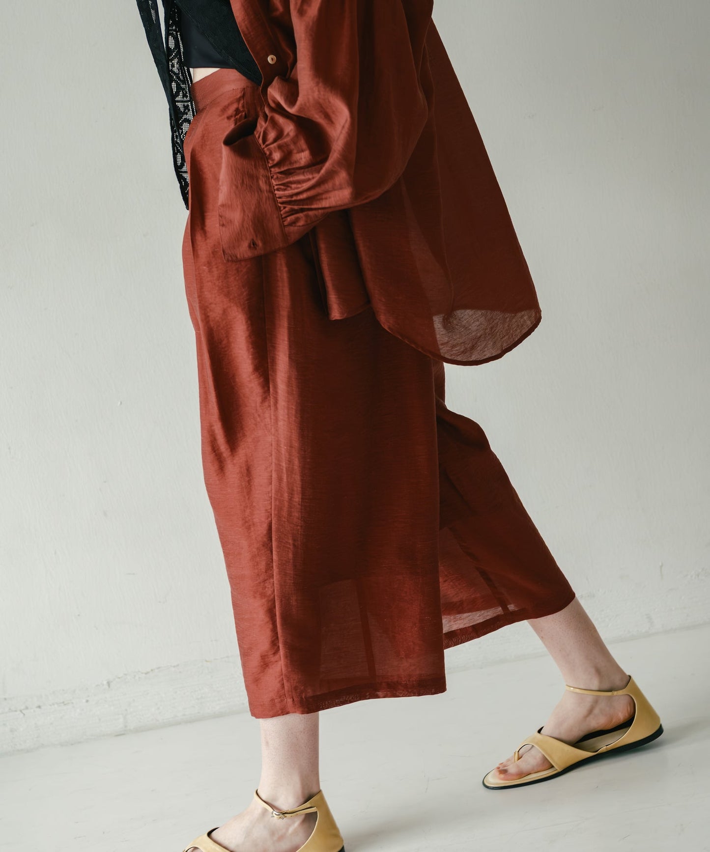 sheer volume trouser / WHT26HPT4062