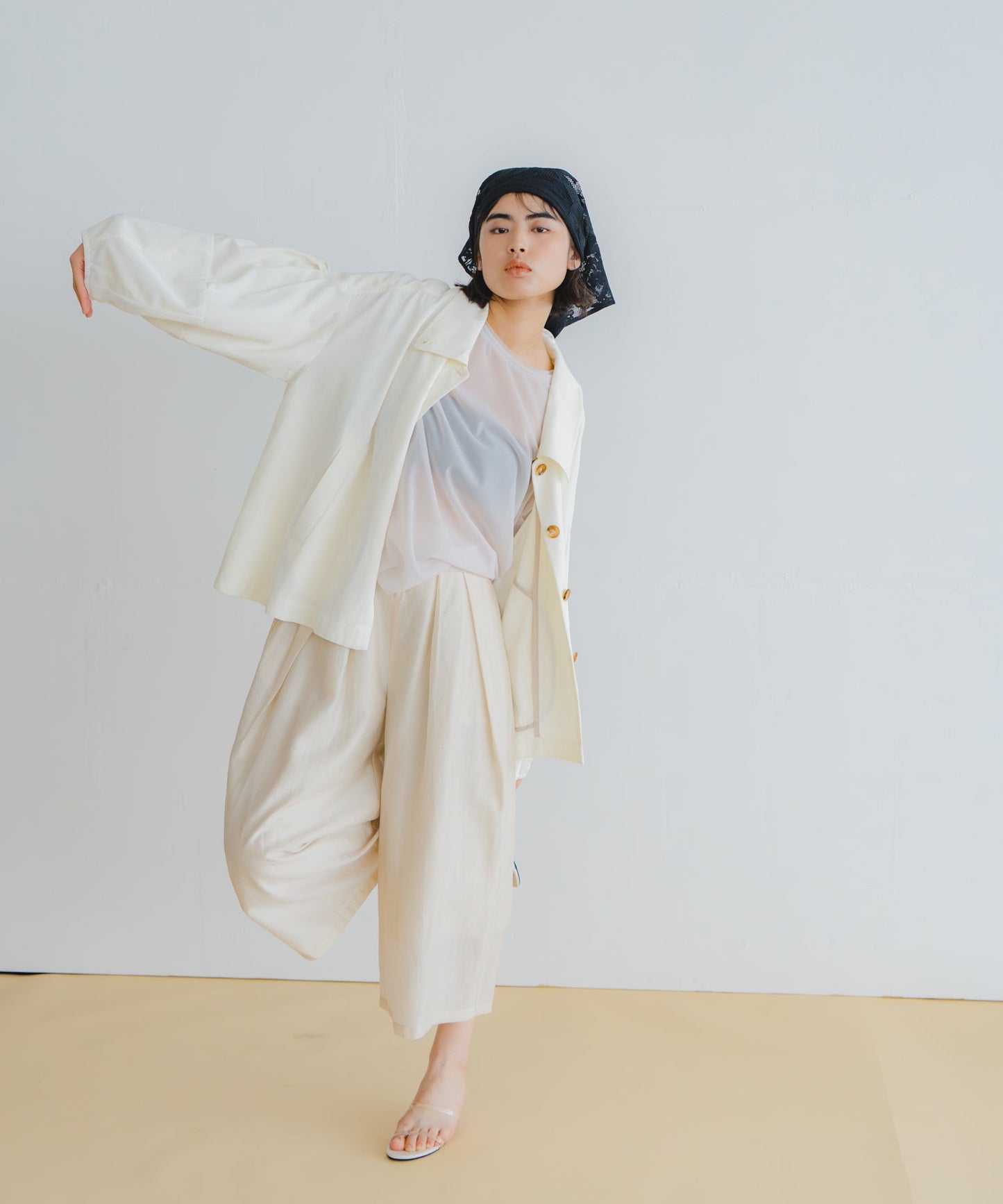 sheer volume trouser / WHT26HPT4062