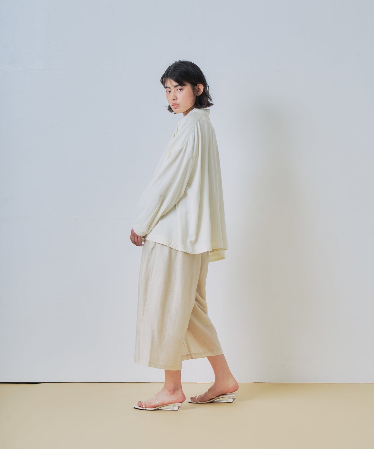sheer volume trouser / WHT26HPT4062