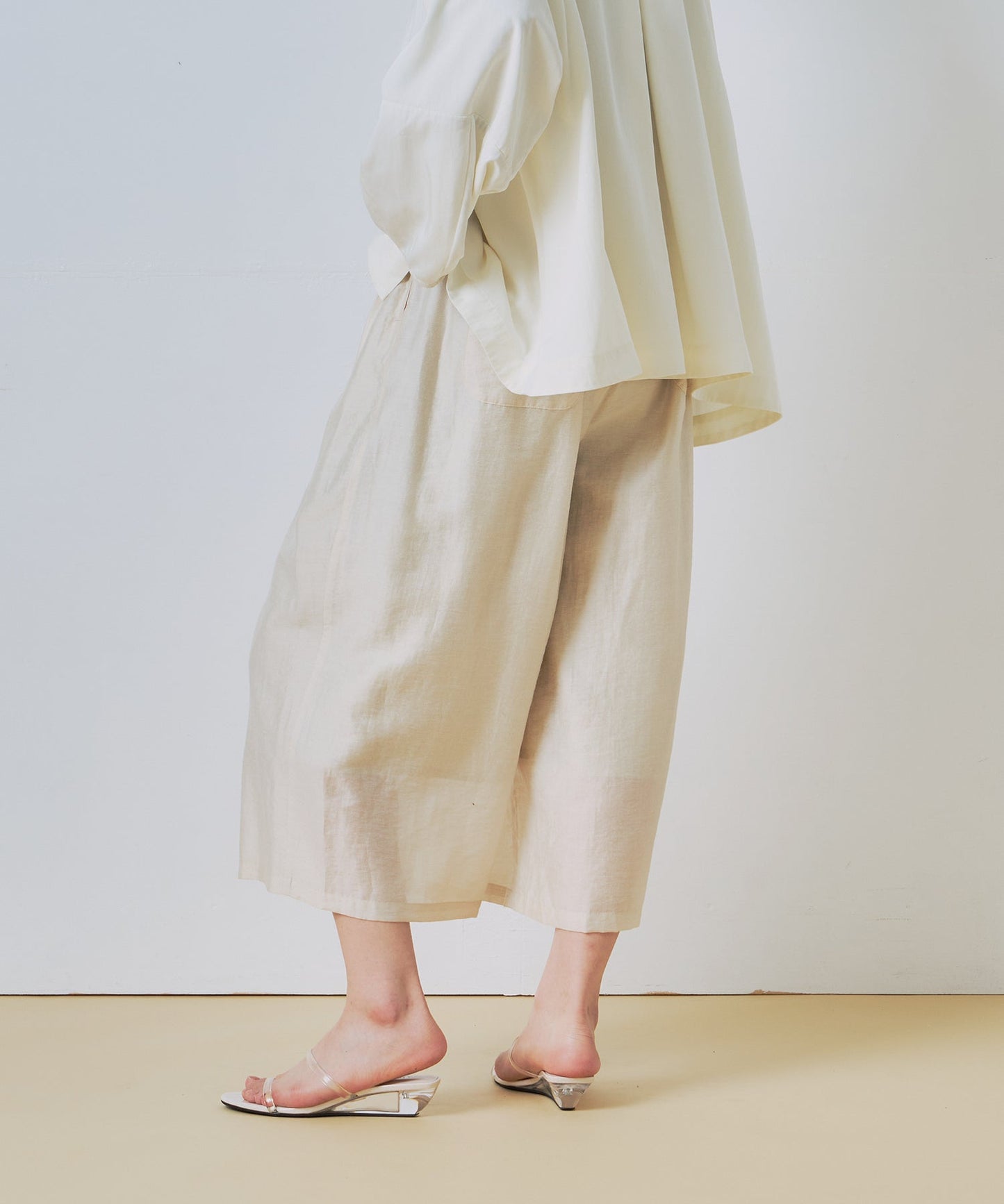 sheer volume trouser / WHT26HPT4062