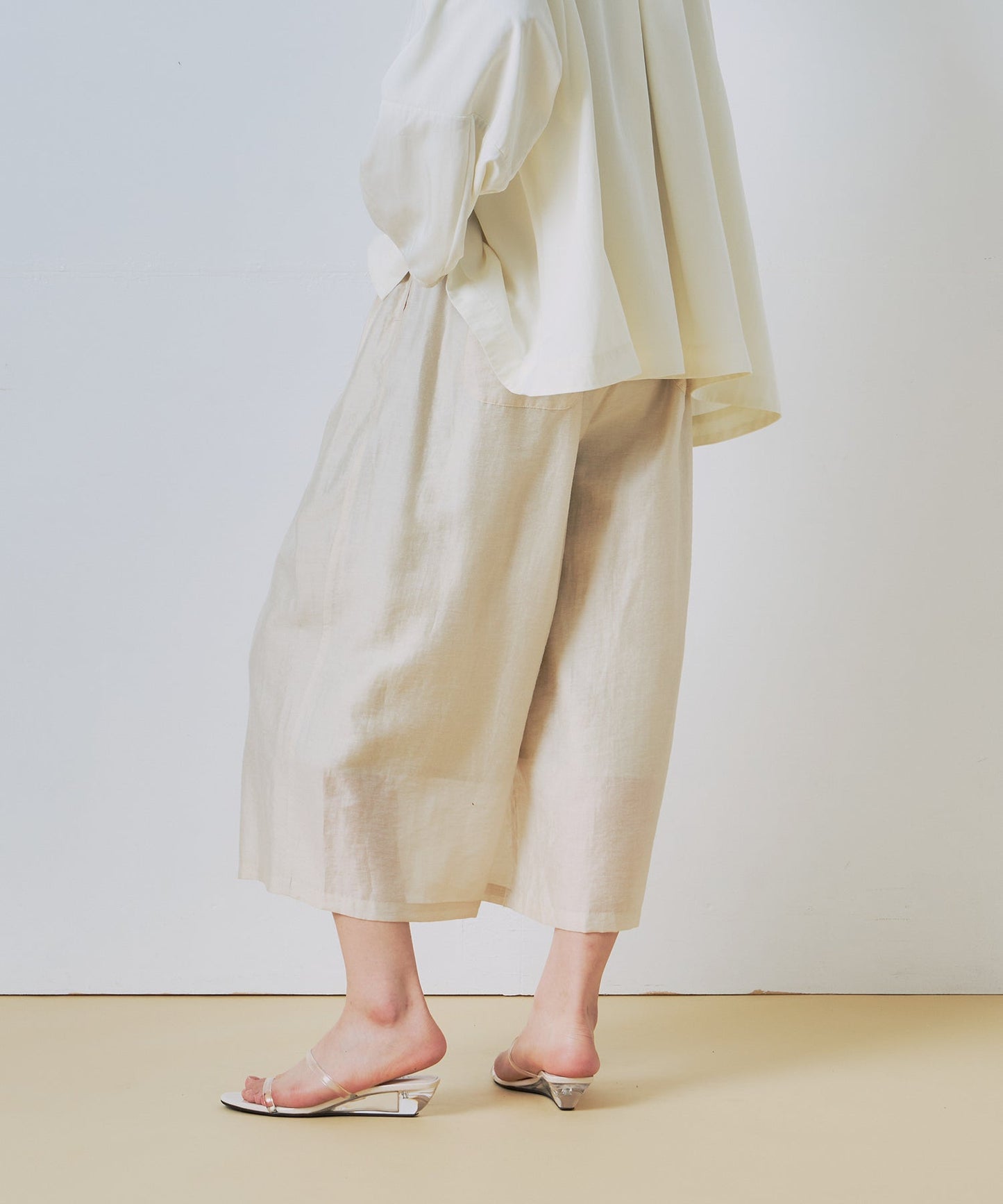 sheer volume trouser / WHT26HPT4062