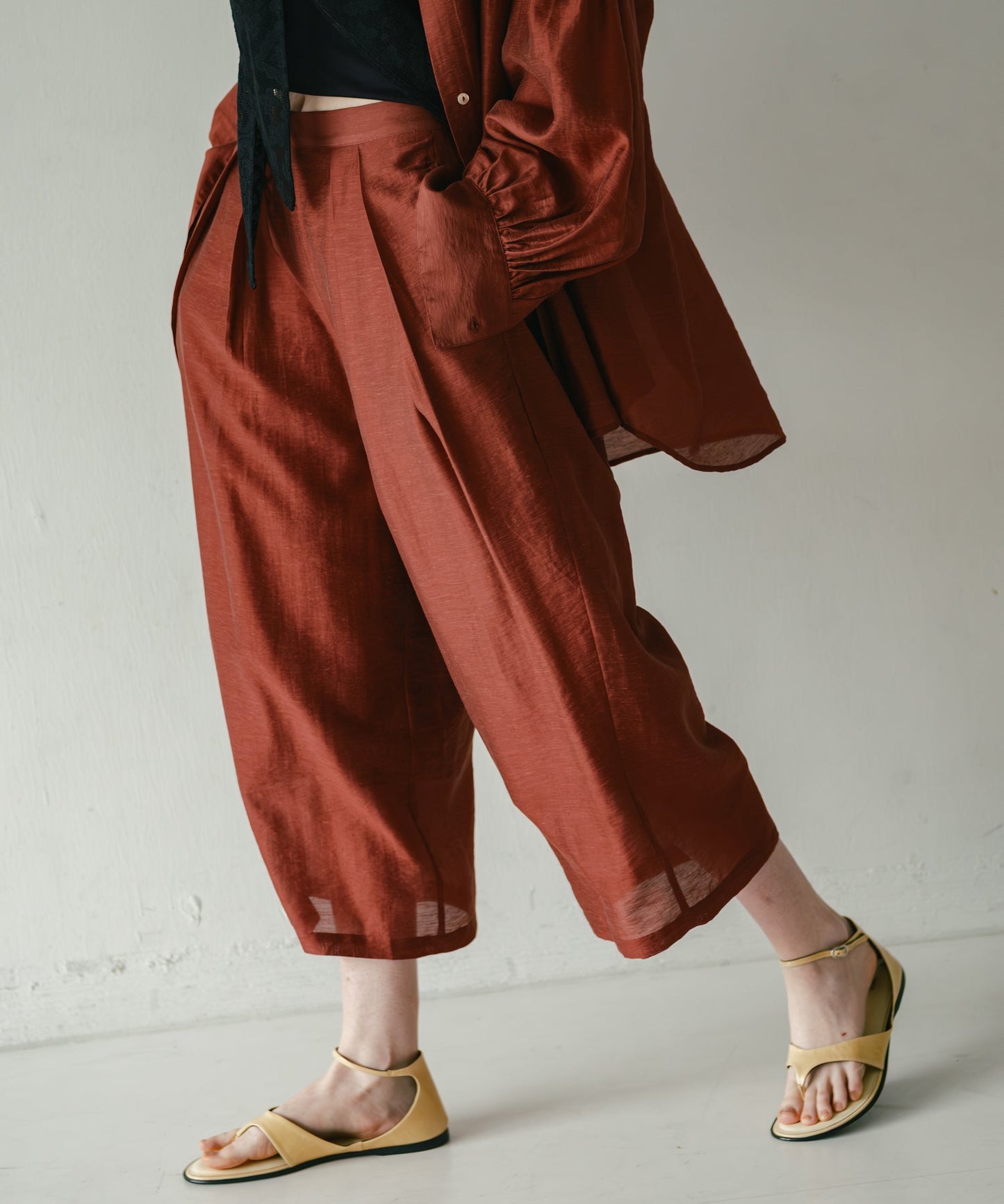 sheer volume trouser / WHT26HPT4062