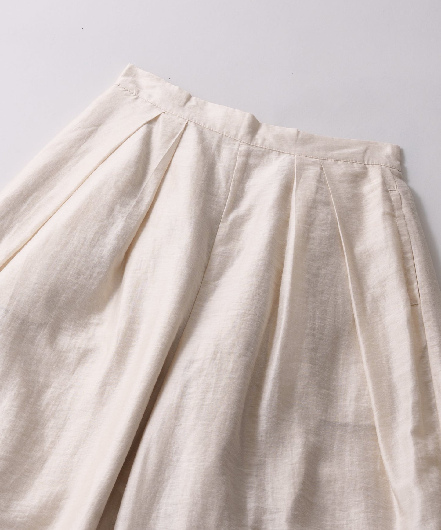 sheer volume trouser / WHT26HPT4062