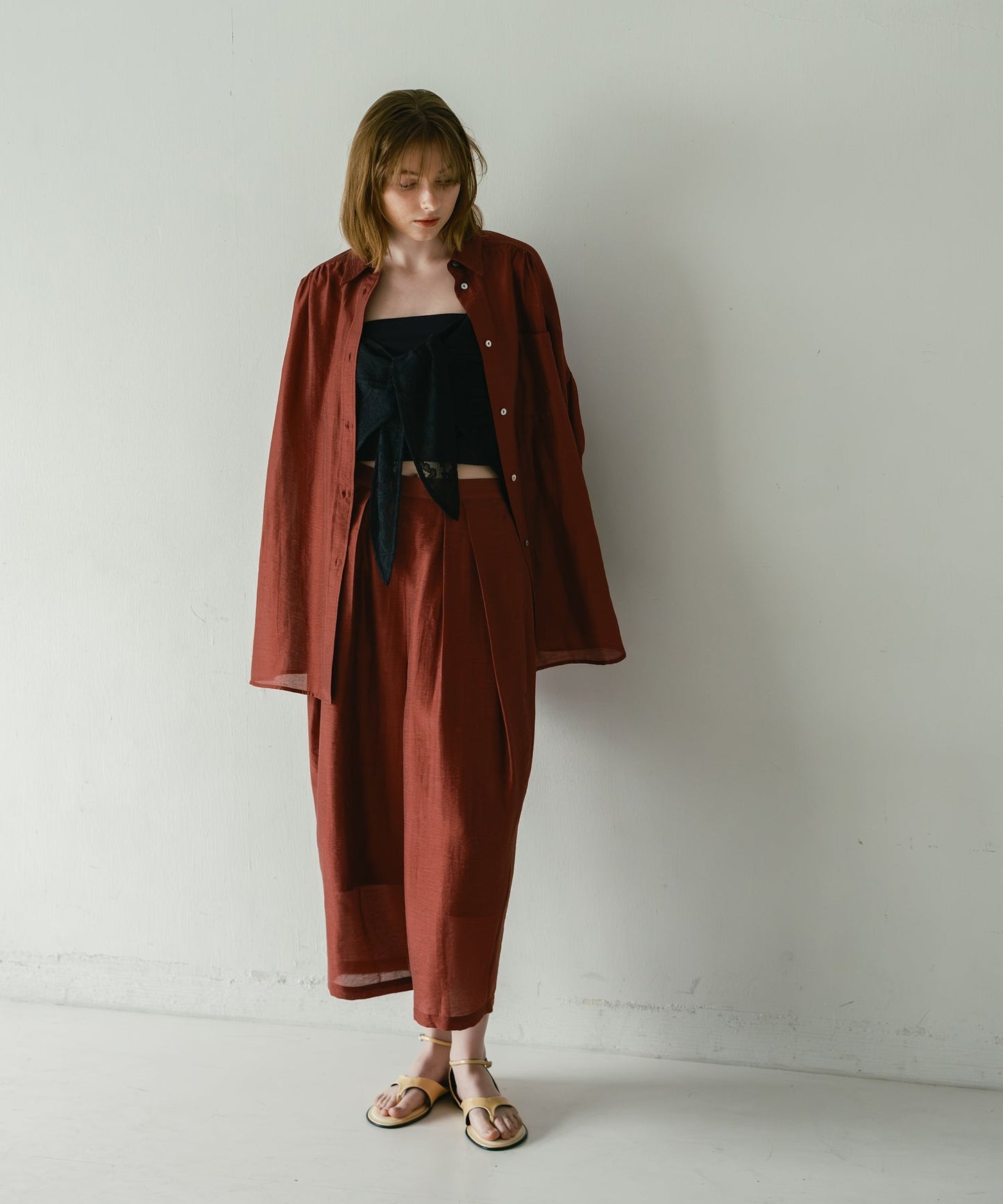 sheer volume trouser / WHT26HPT4062