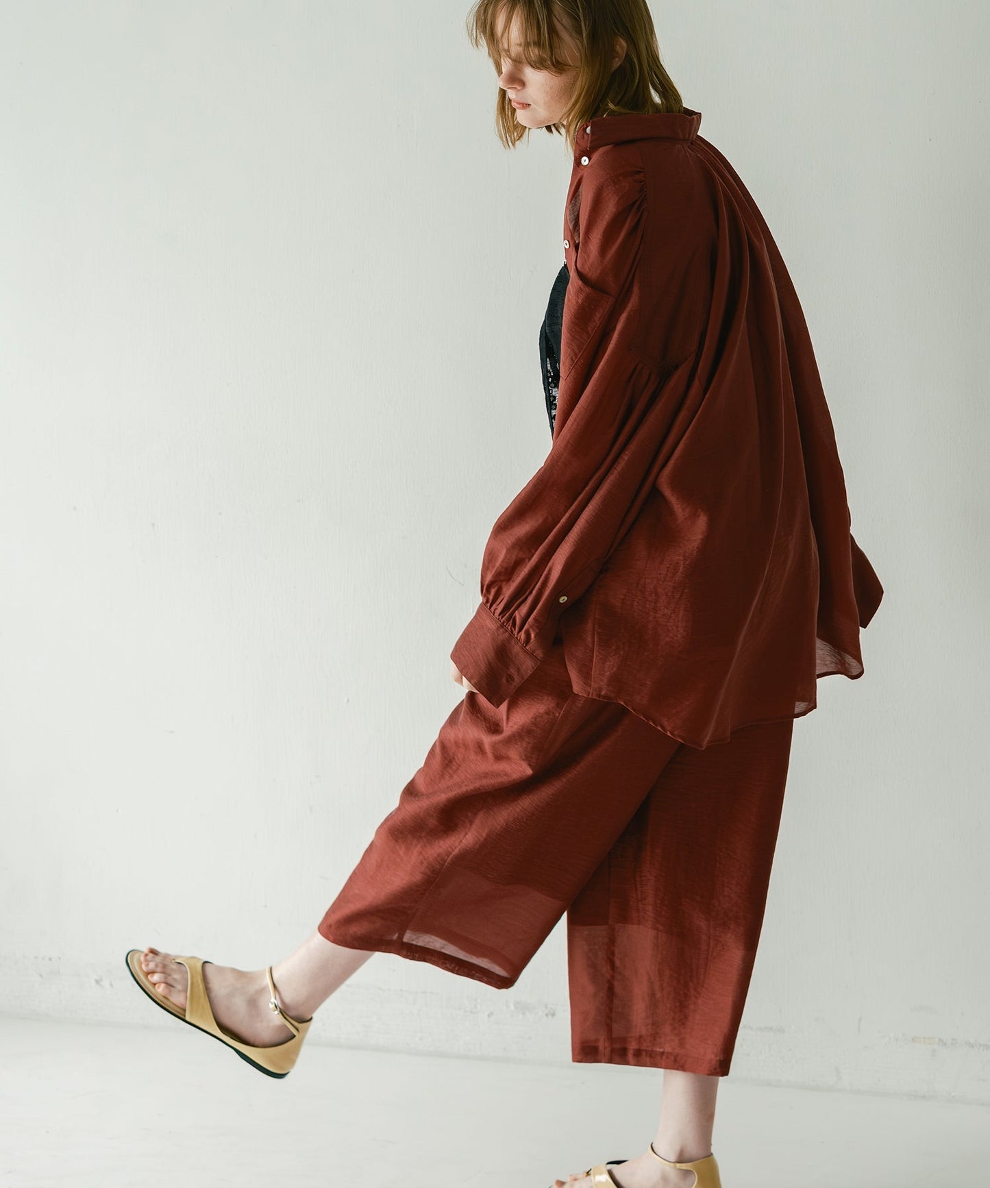 sheer volume trouser / WHT26HPT4062