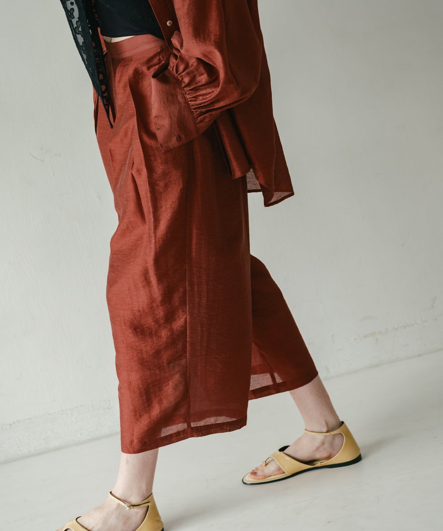 sheer volume trouser / WHT26HPT4062