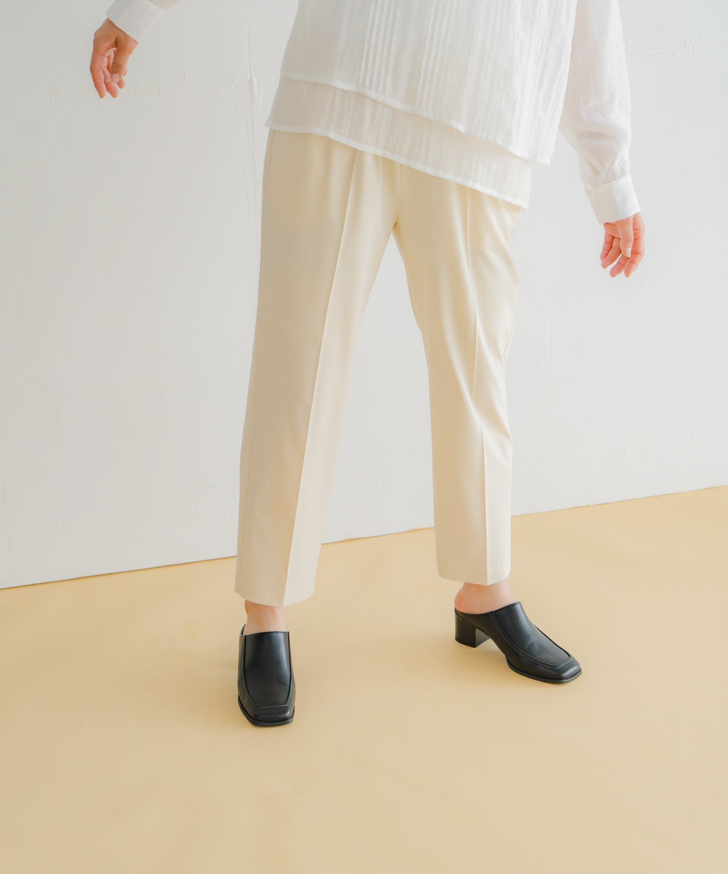 centerpress trouser / WHT26HPT4064