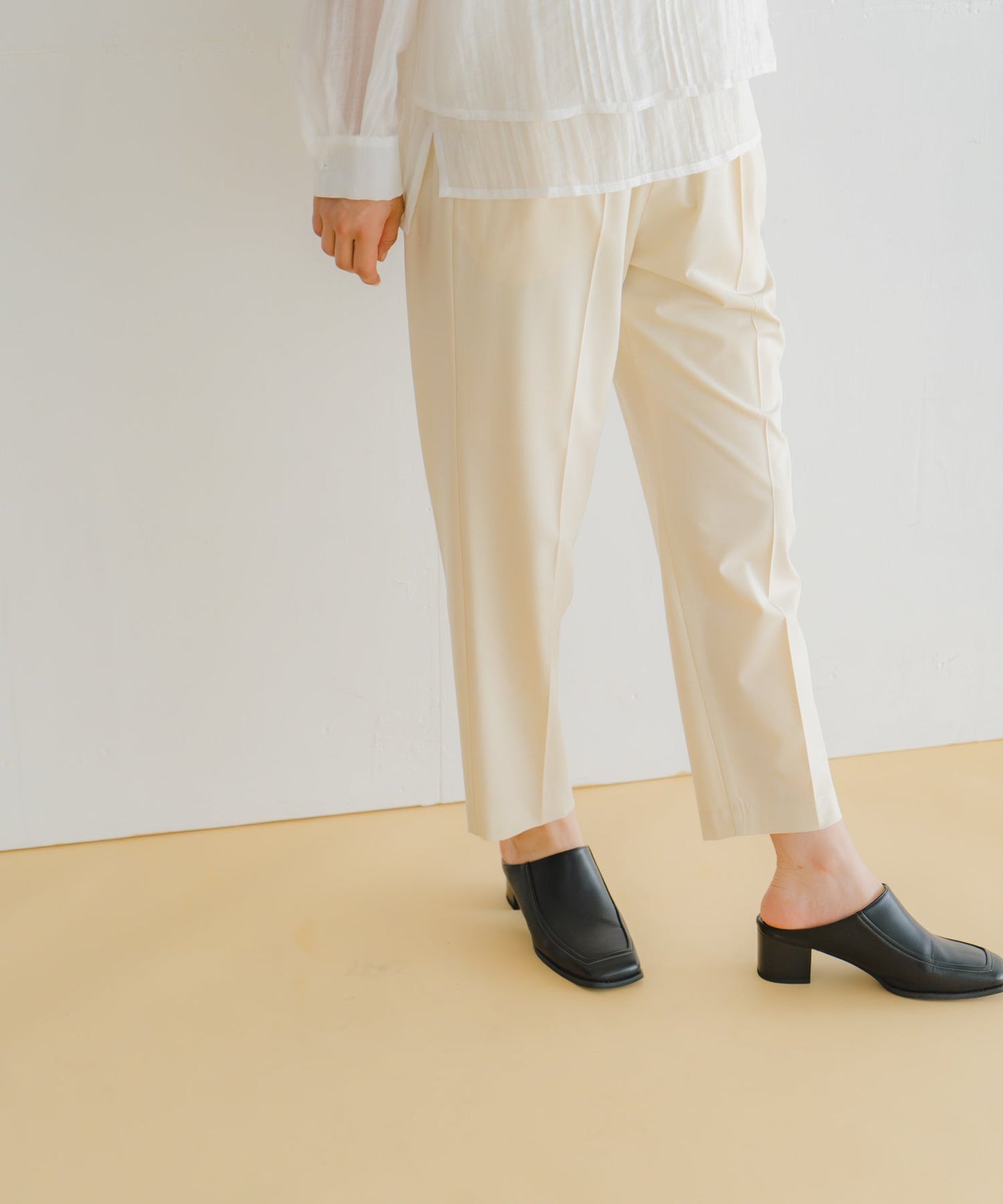 centerpress trouser / WHT26HPT4064
