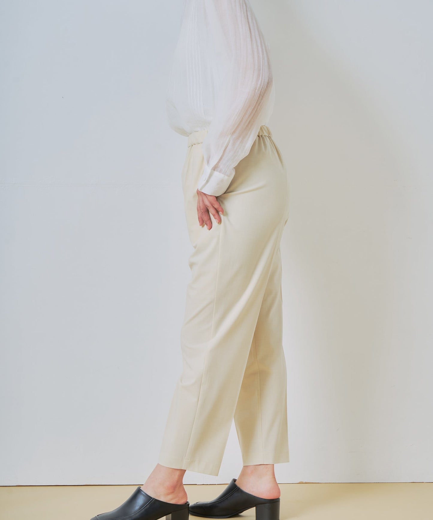 centerpress trouser / WHT26HPT4064