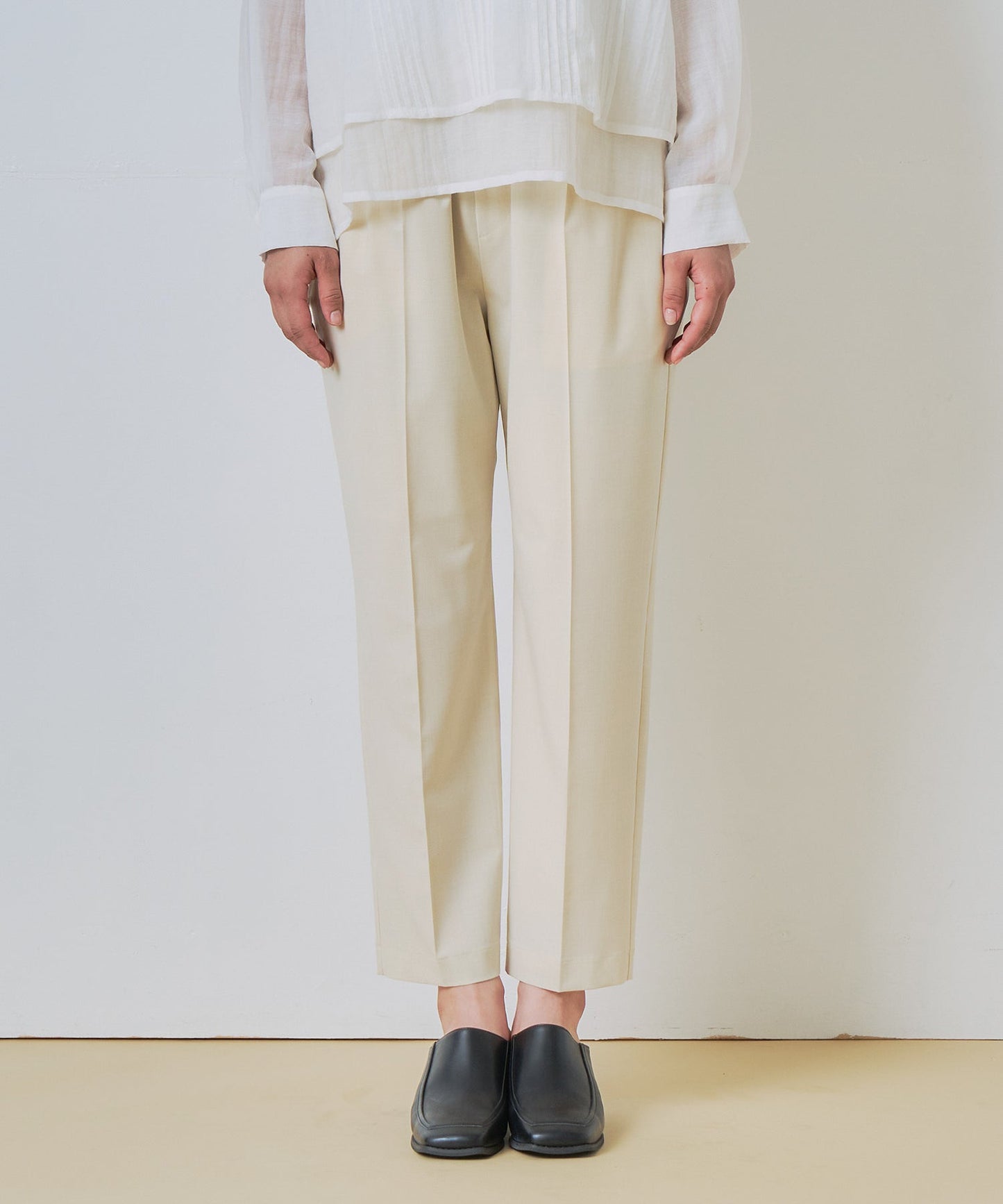 centerpress trouser / WHT26HPT4064