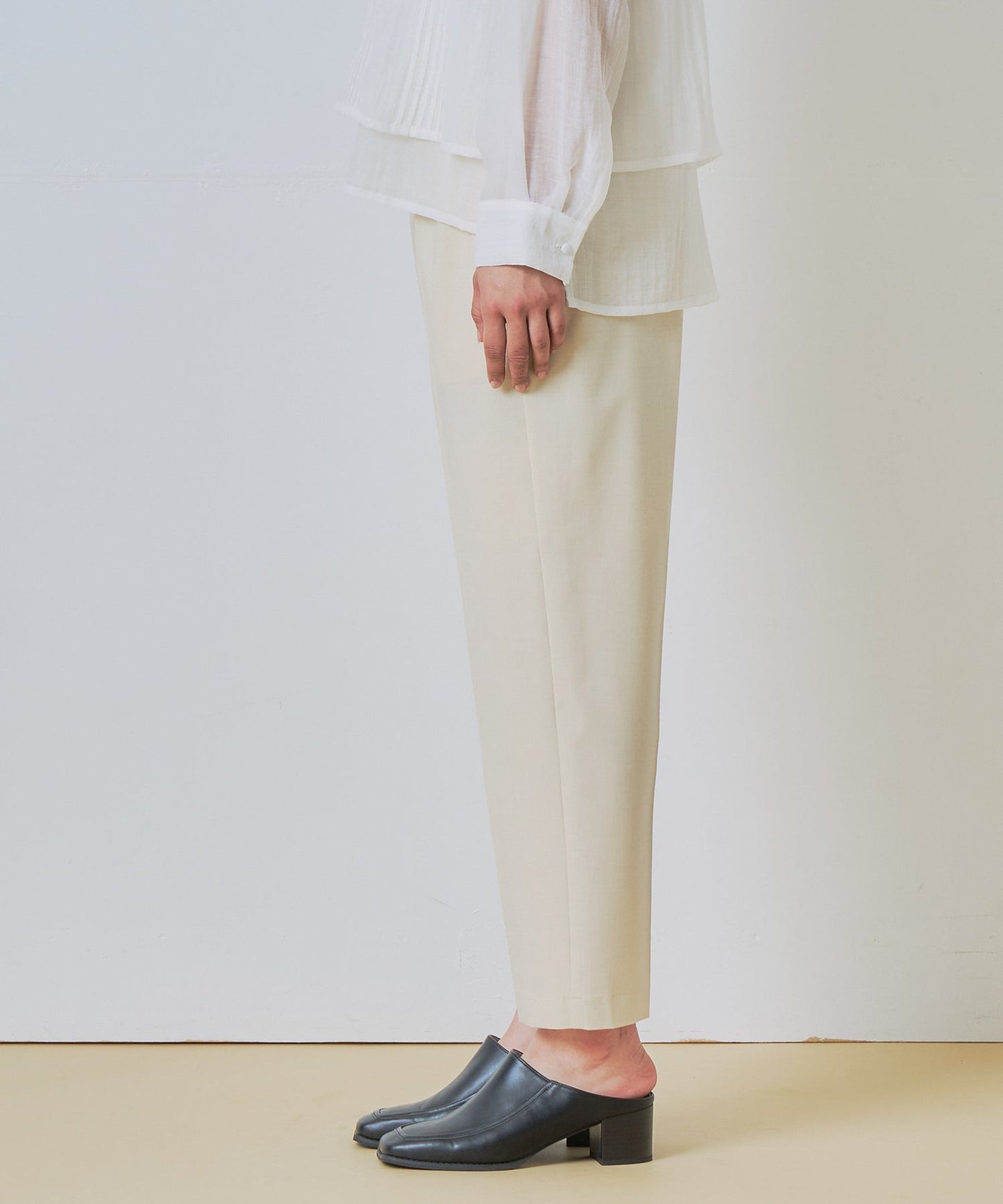 centerpress trouser / WHT26HPT4064
