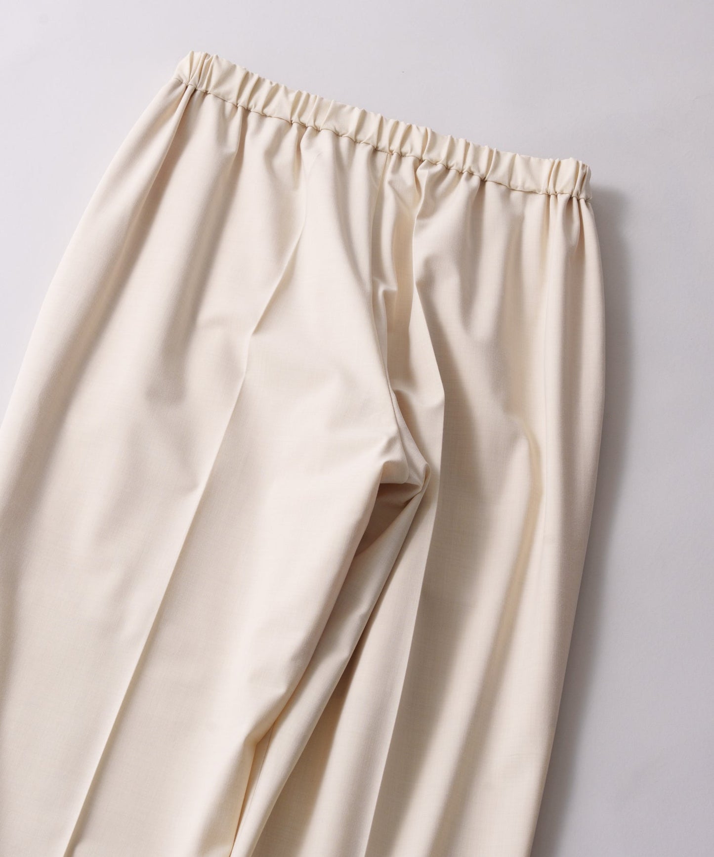 centerpress trouser / WHT26HPT4064