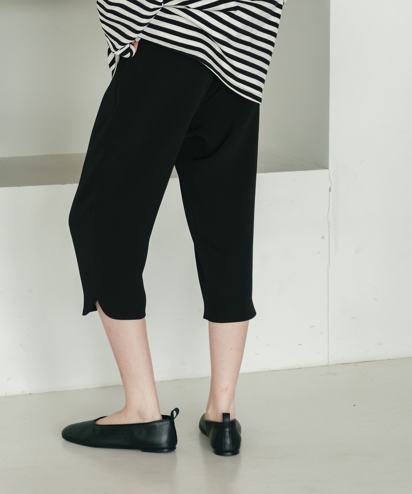 loose capri pants / WHT26HPT4066