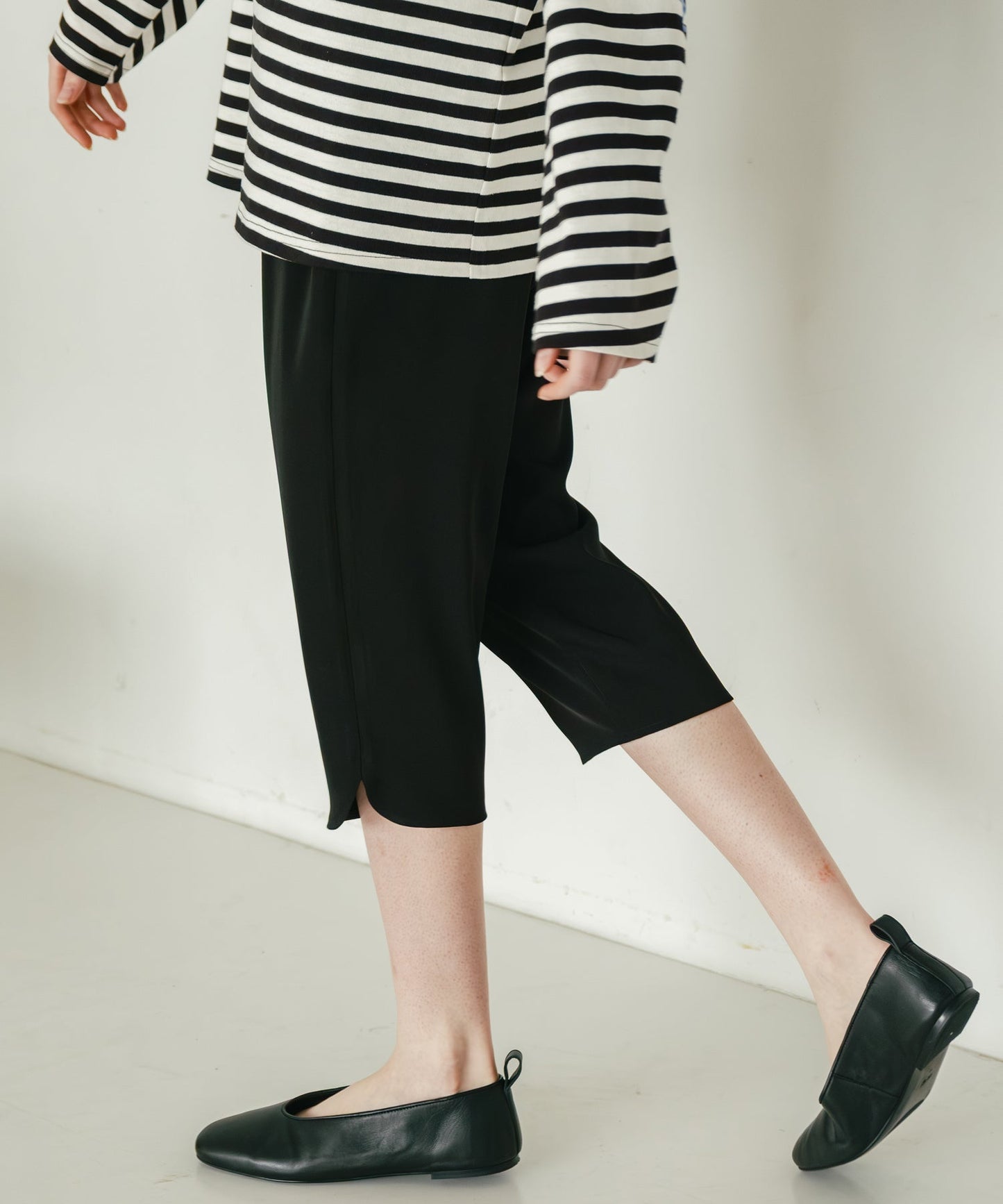 loose capri pants / WHT26HPT4066