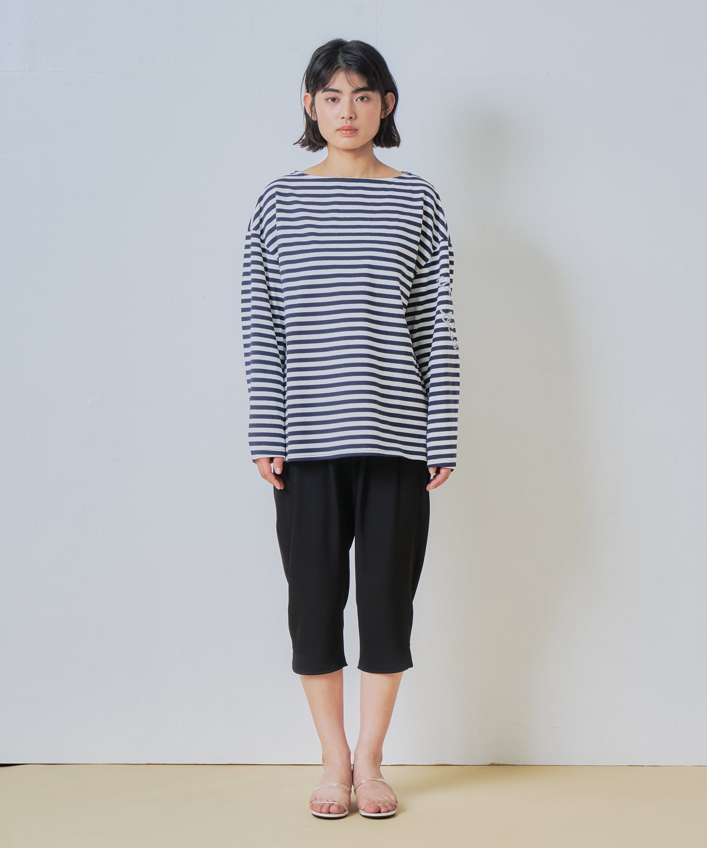 loose capri pants / WHT26HPT4066