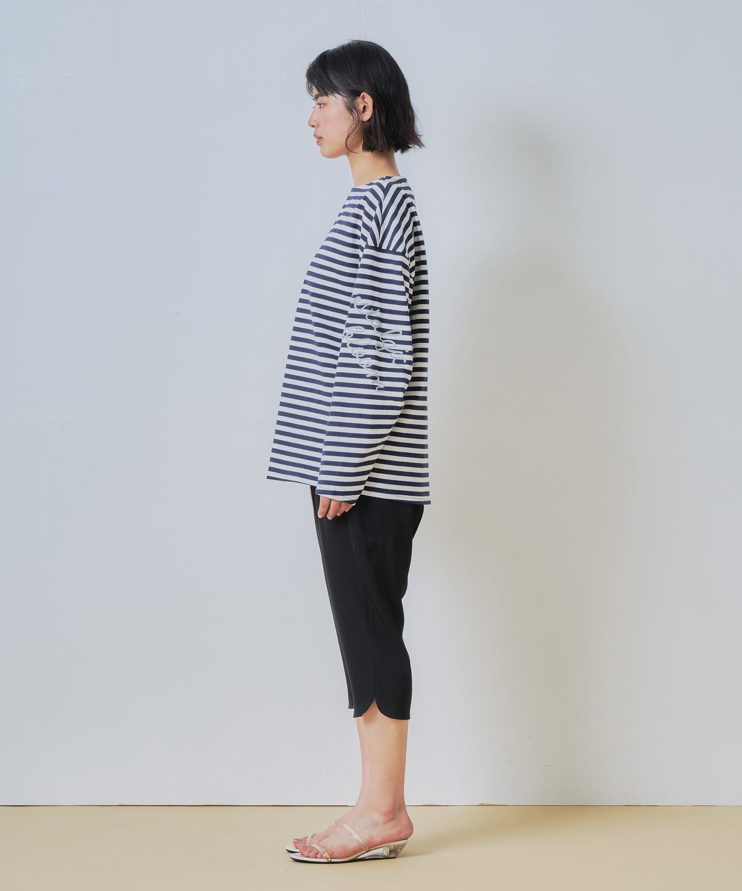 loose capri pants / WHT26HPT4066