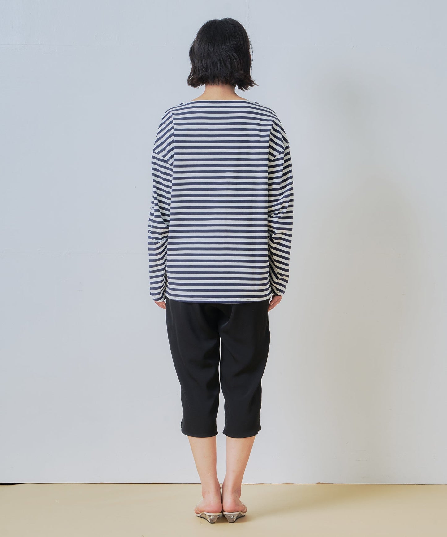 loose capri pants / WHT26HPT4066