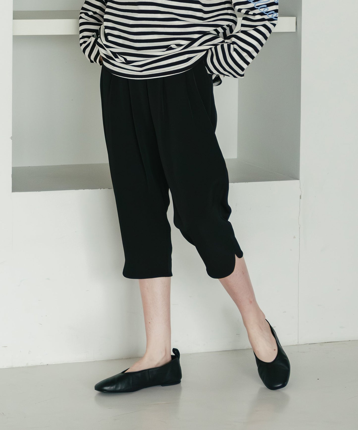 loose capri pants / WHT26HPT4066