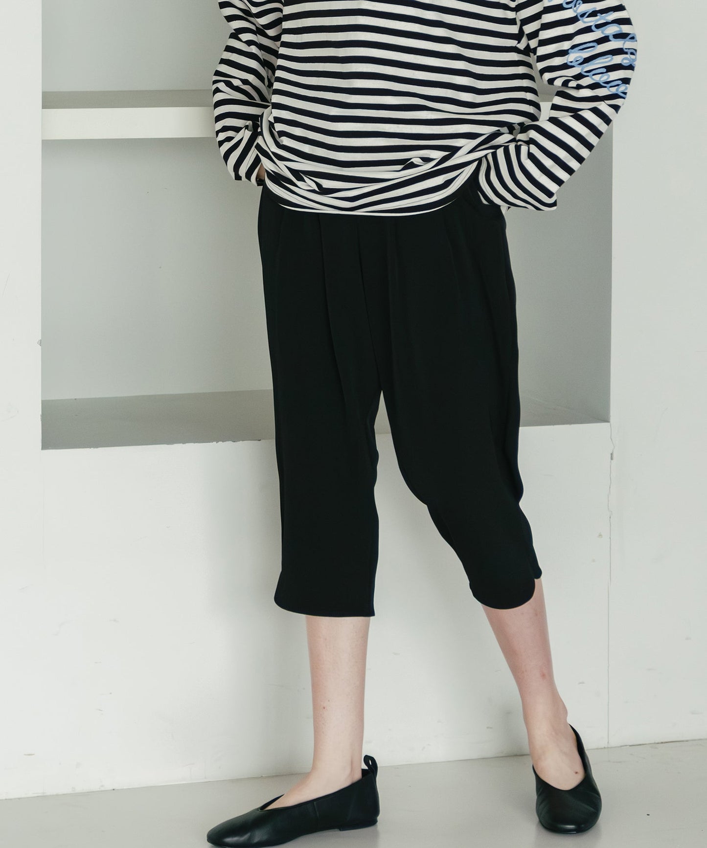 loose capri pants / WHT26HPT4066