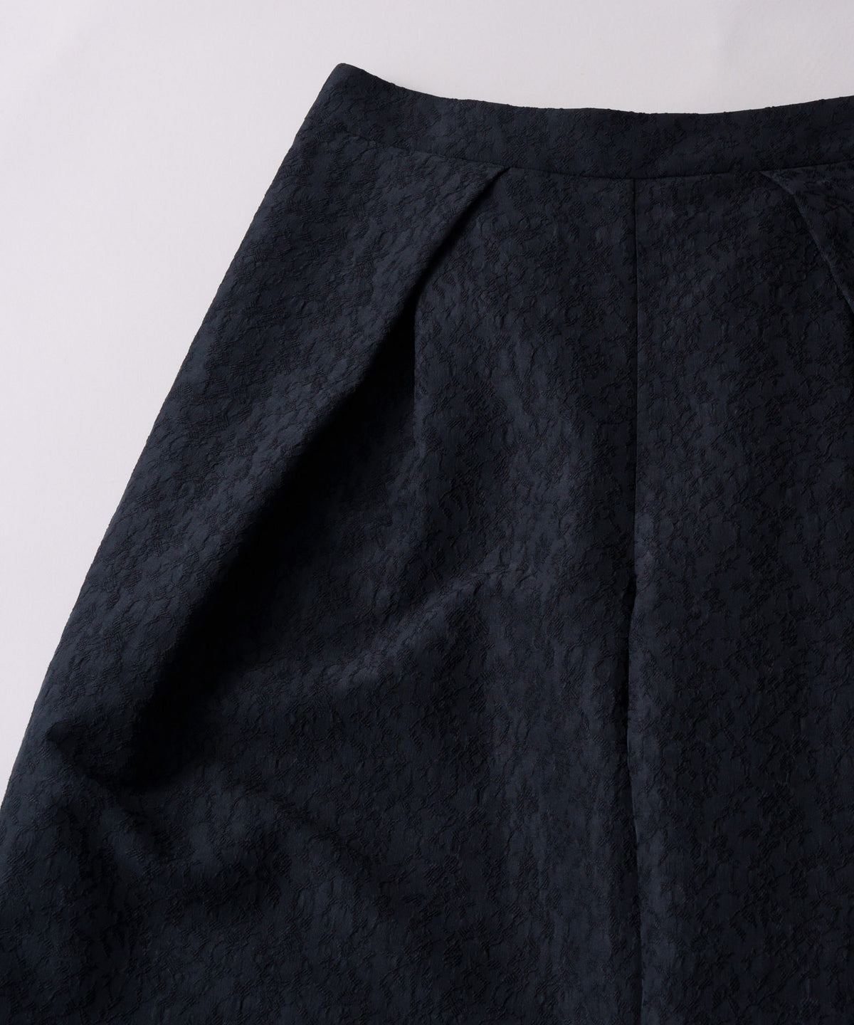 jacquard tuck trouser / WHT26HPT4067