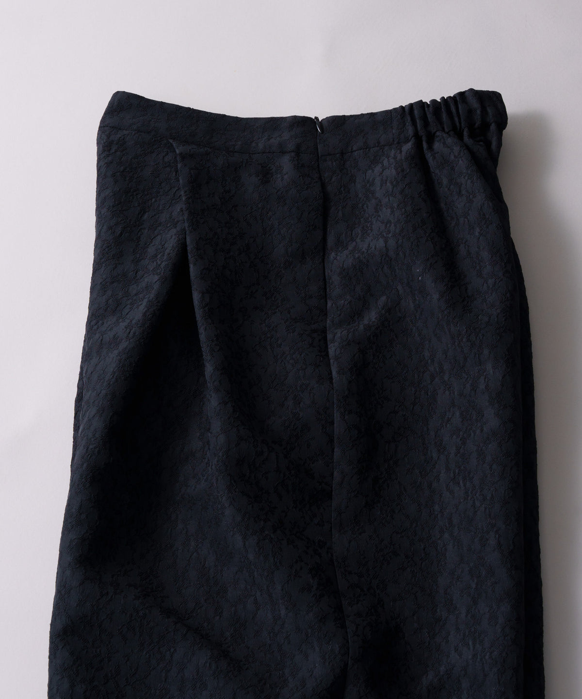 jacquard tuck trouser / WHT26HPT4067
