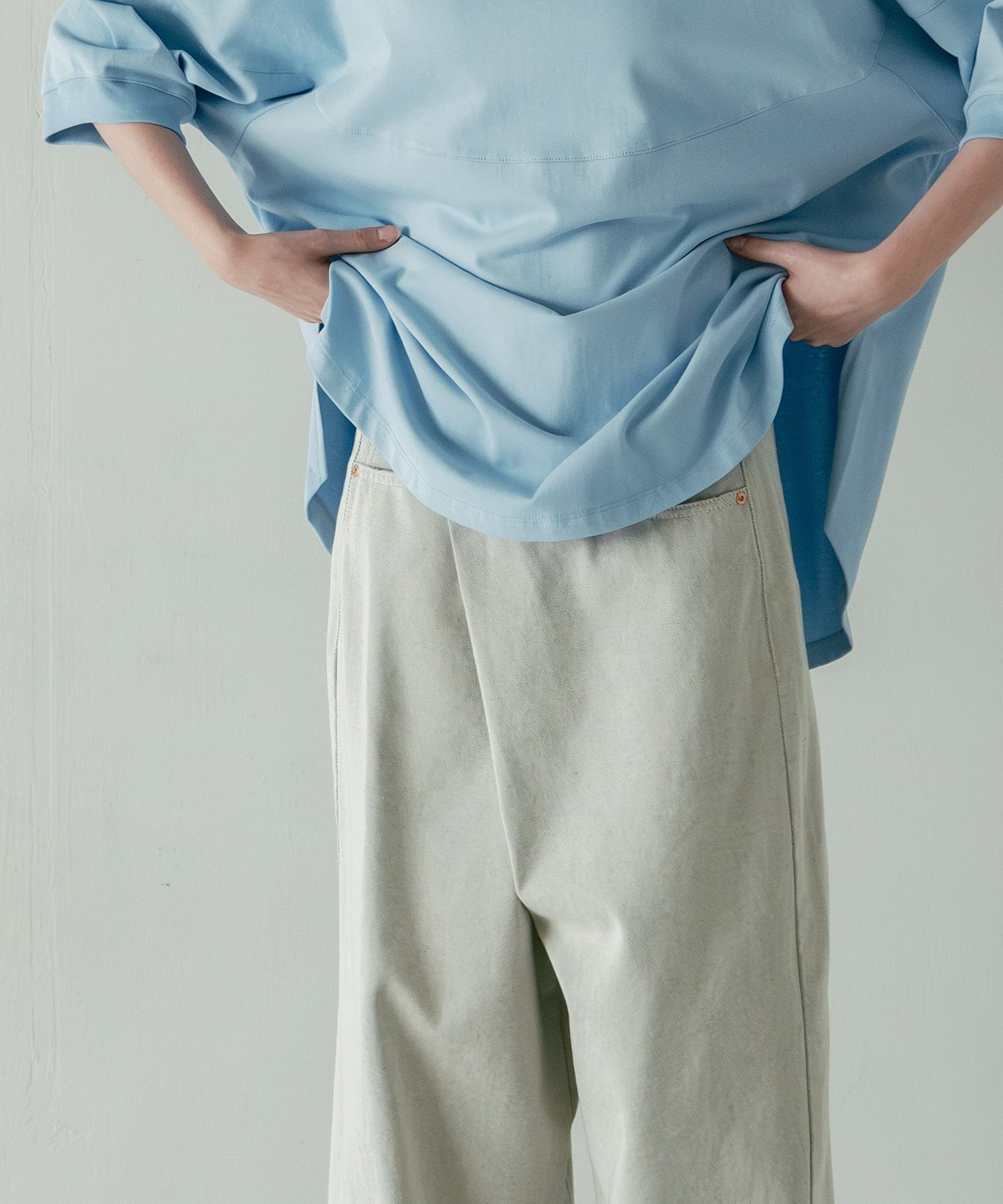 asymmetry tuck denim / WHT26HPT4068