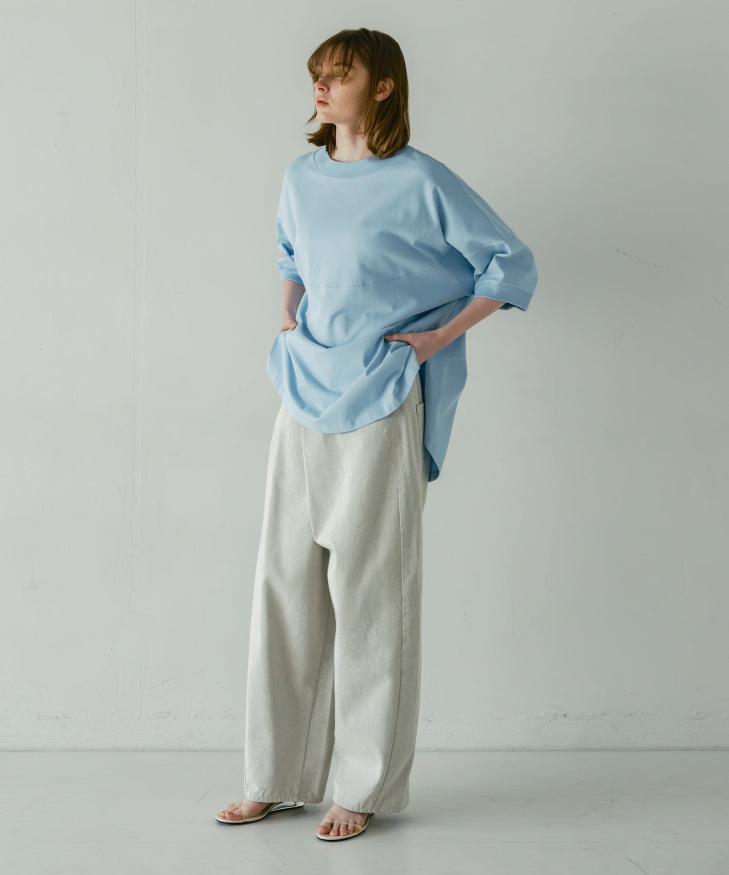 asymmetry tuck denim / WHT26HPT4068