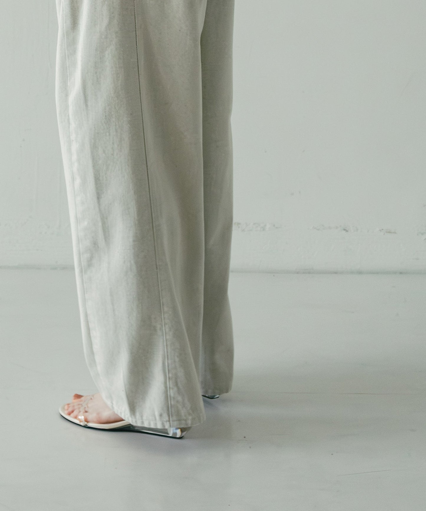 asymmetry tuck denim / WHT26HPT4068