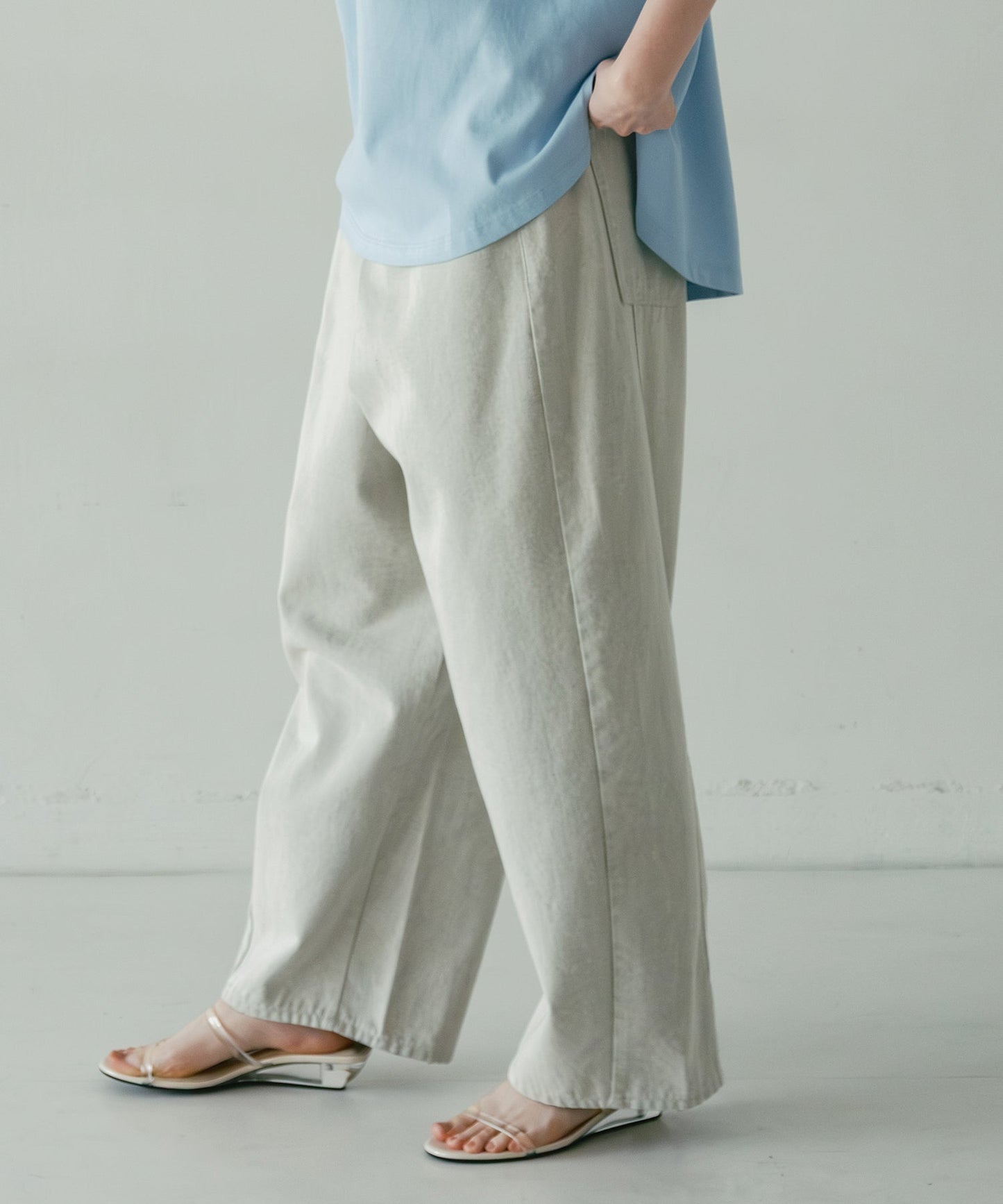 asymmetry tuck denim / WHT26HPT4068